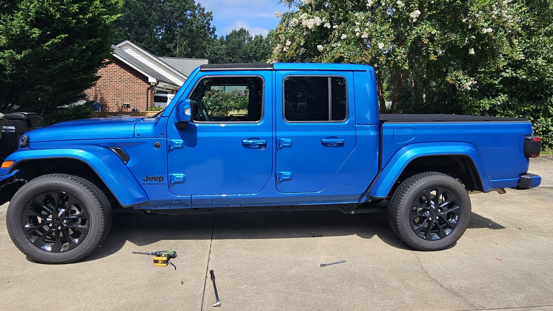 Jeep Gladiator High Altitude with Rock Rails 2-None