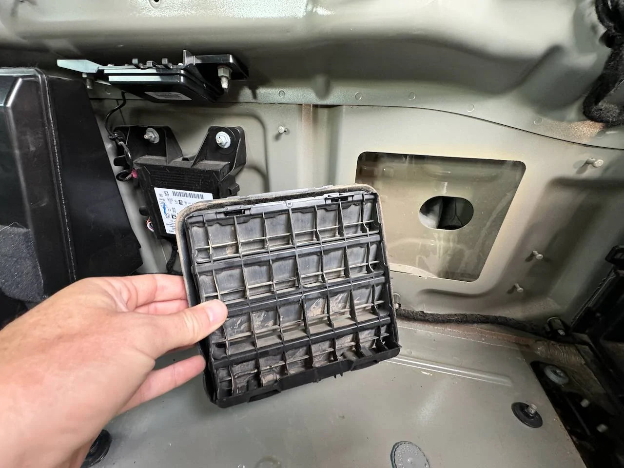 Jeep Gladiator Deleting rear flappy vents? IMG_4846
