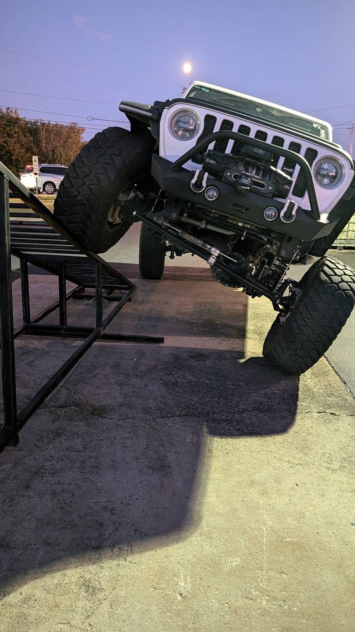 Jeep Gladiator W.T.F.D.I.G.M.I - Turning my daily drive into a trail rig. PXL_20240818_010157386