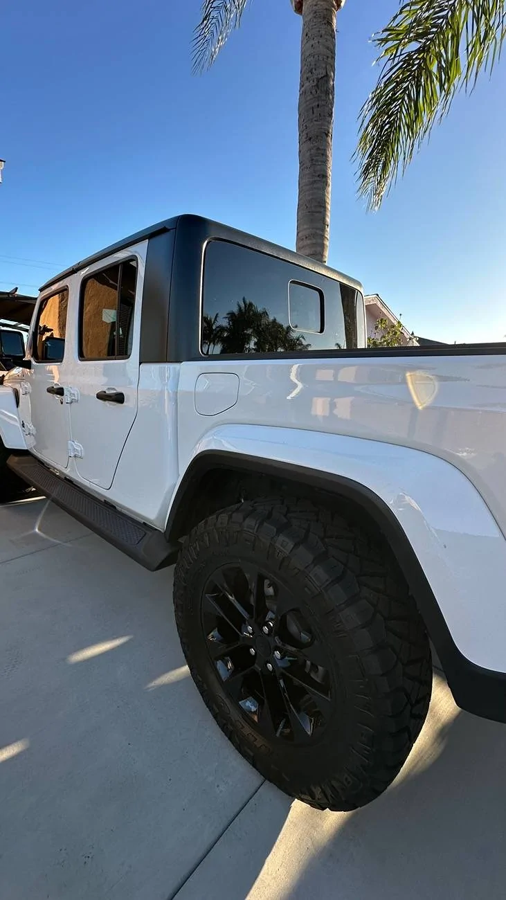 Jeep Gladiator 20" High Altitude Gloss Black on 33 or 35 IMG_8133