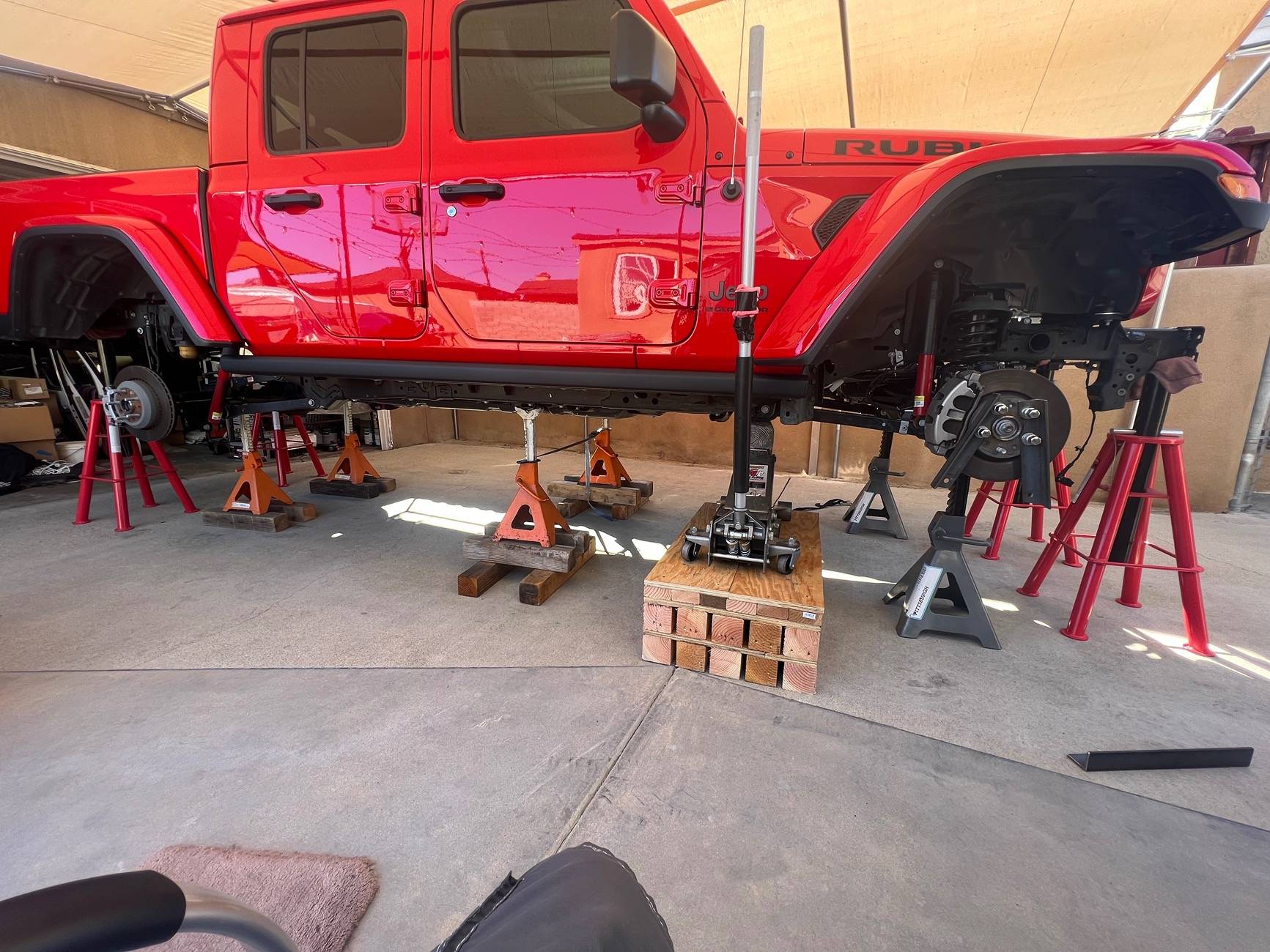 Jeep Gladiator Hydraulic Jack Stands IMG_7605