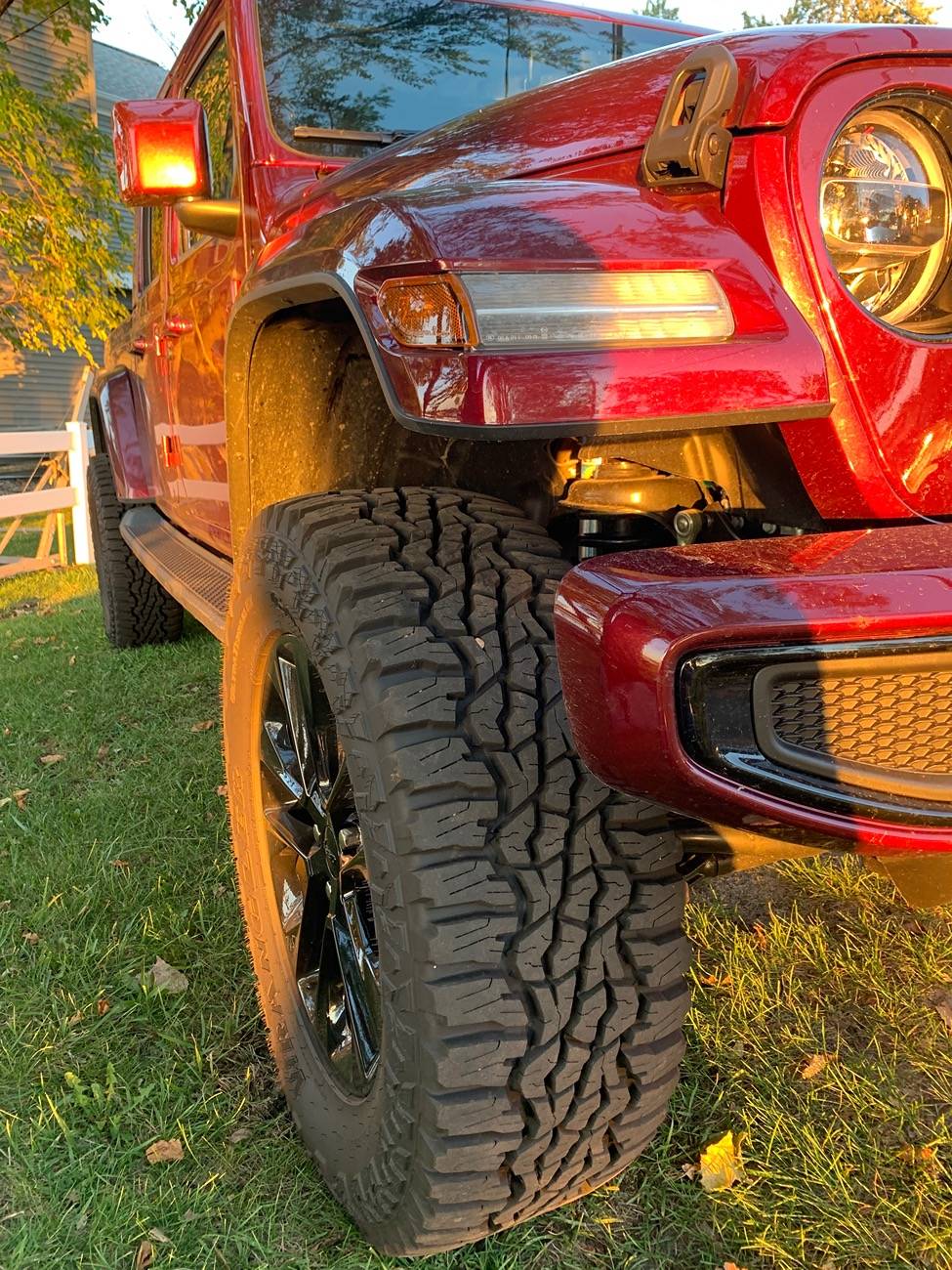 Jeep Gladiator sport offet vs rubicon rim offset IMG_4262