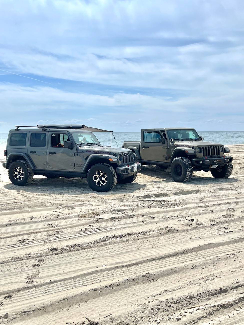 Jeep Gladiator We're in a Beachy Mood!!! Show us your Rig on Sand! FullSizeRender
