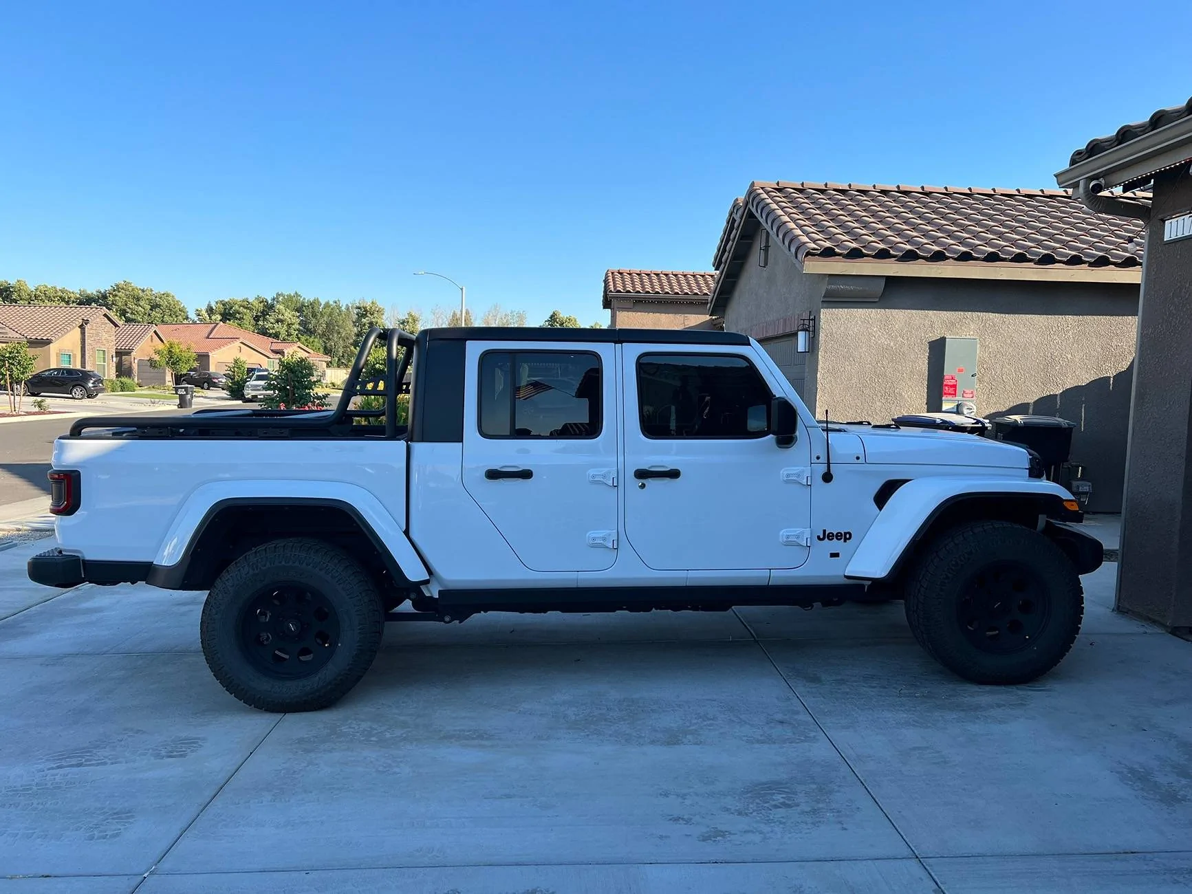 Jeep Gladiator Sport rack and bed molle panels IMG_1815