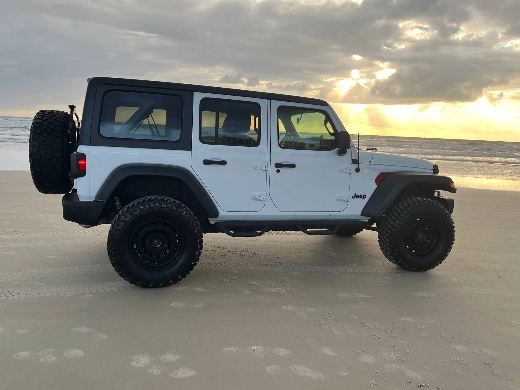 Jeep Gladiator New here so saying hello ECB88BBA-4666-499F-BE95-CBFD9D610065