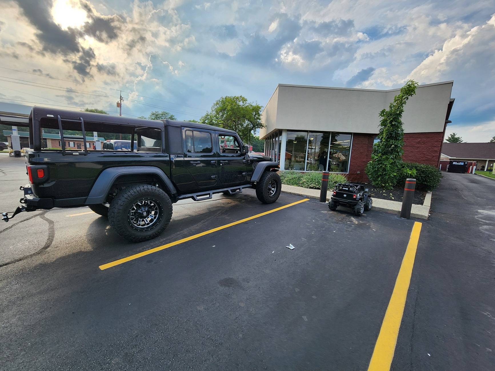 Jeep Gladiator Jeep Fest Pigeon Forge 20240712_185502