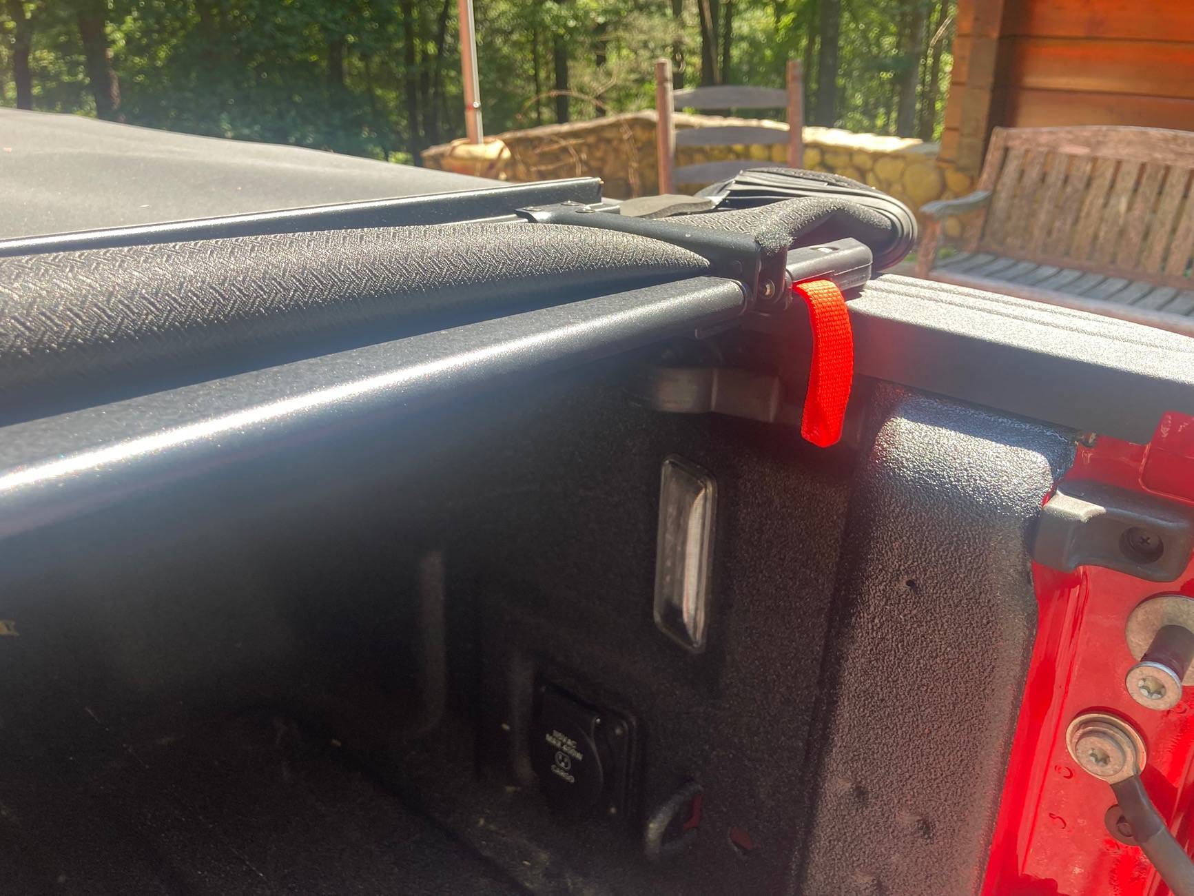 Jeep Gladiator MOPAR factory roll up tonneau cover IMG_3794