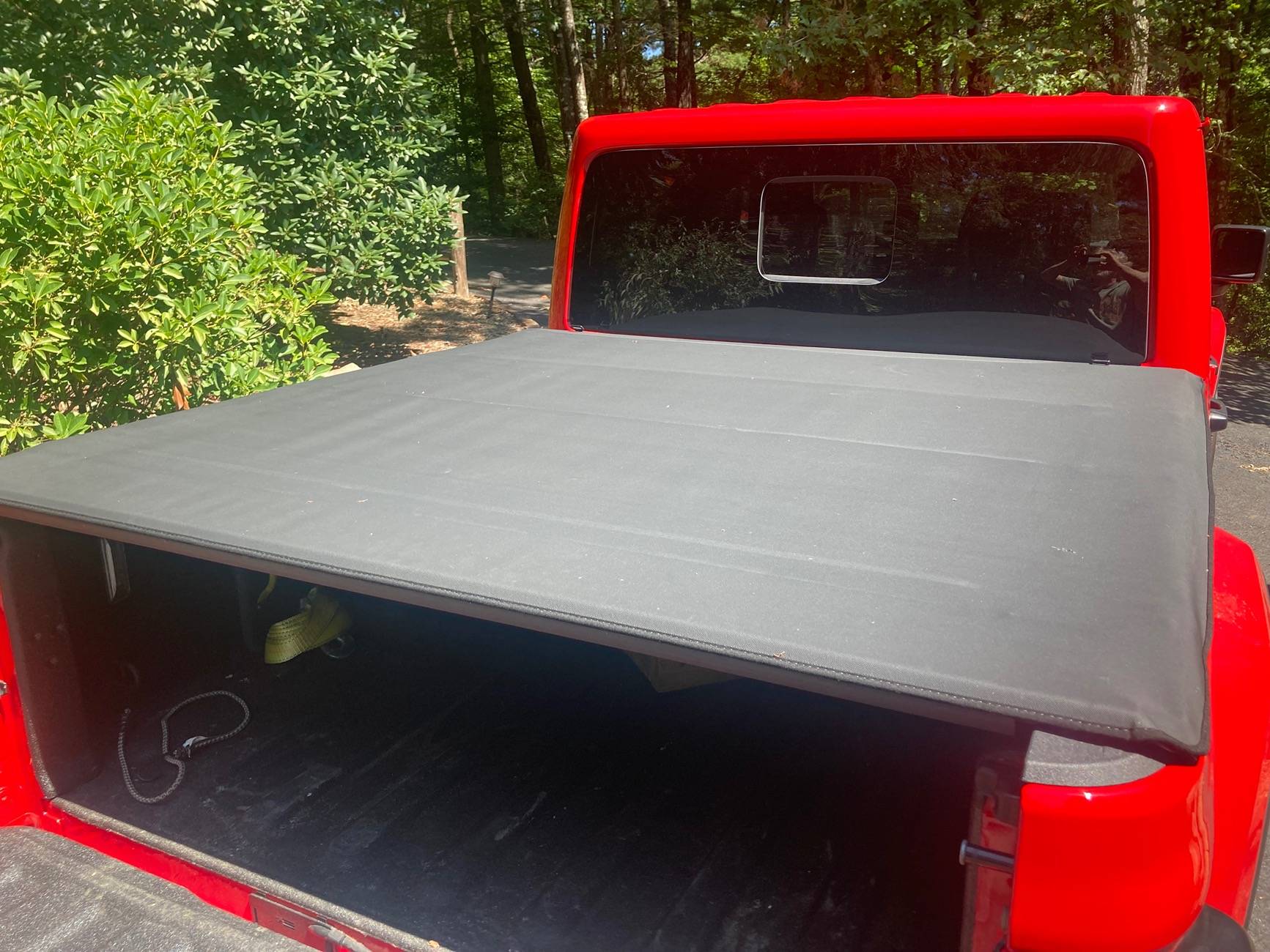 Jeep Gladiator MOPAR factory roll up tonneau cover IMG_3793