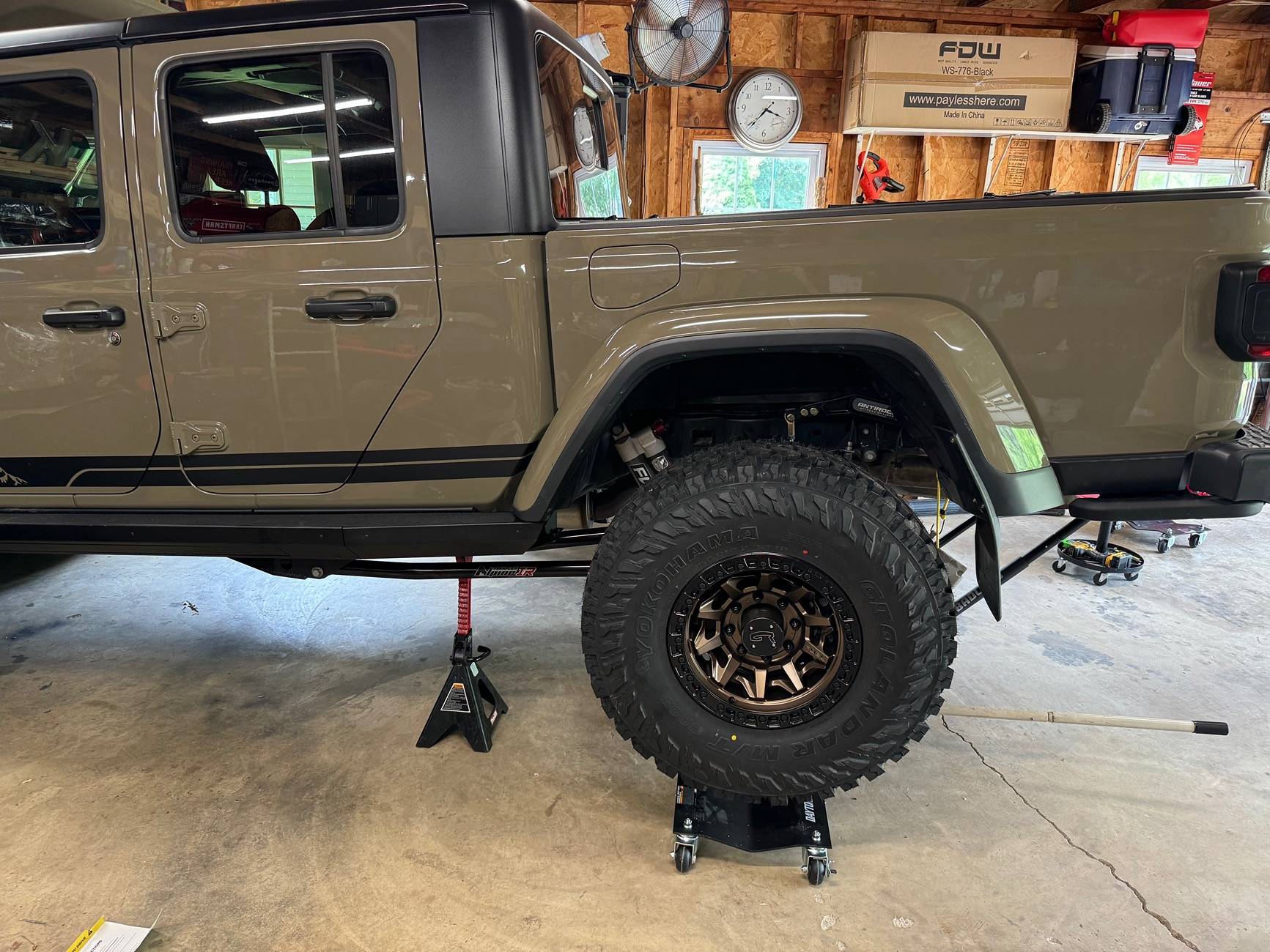 Jeep Gladiator Show me your bronze wheels IMG_2676