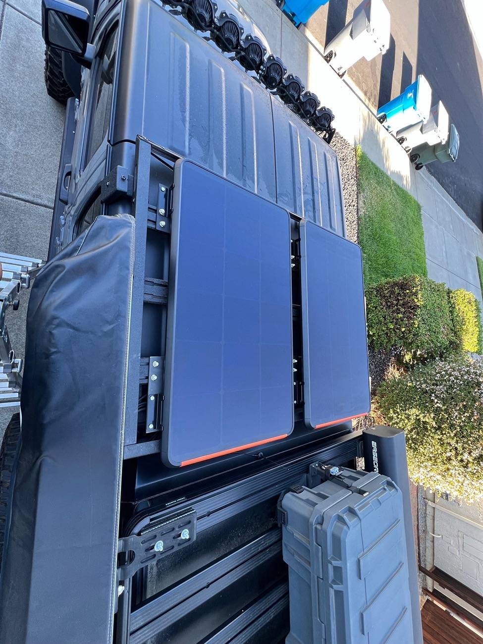 Jeep Gladiator Mounted two of the new Jackery Prime panels on the roof IMG_9416