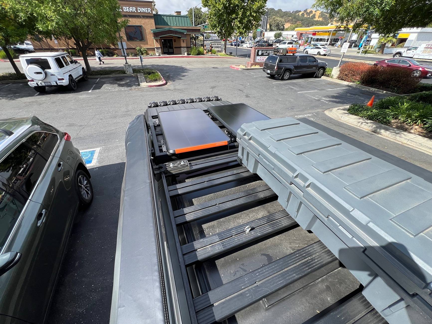 Jeep Gladiator Mounted two of the new Jackery Prime panels on the roof IMG_9419