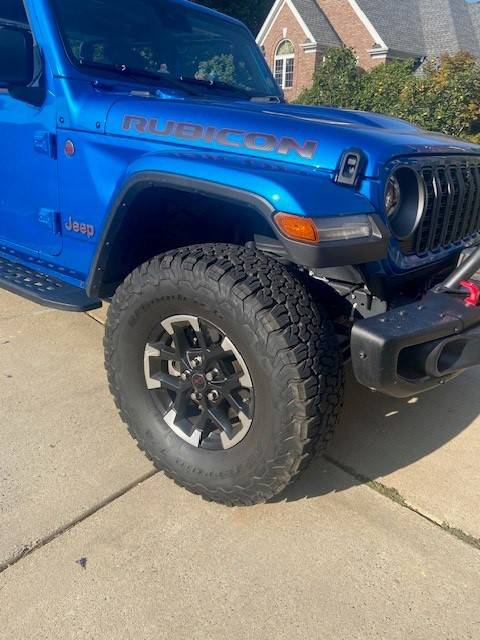 Jeep Gladiator 35X12.5R17 with 1.5 Teraflex level kit on Rubicon? JT1