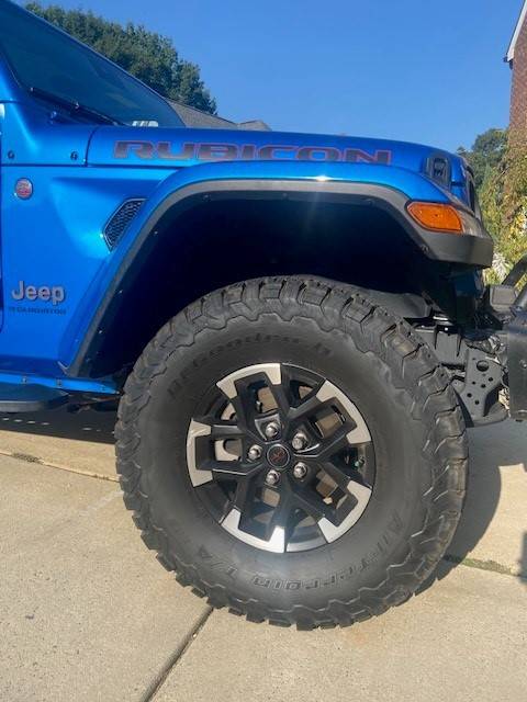 Jeep Gladiator 35X12.5R17 with 1.5 Teraflex level kit on Rubicon? JT3