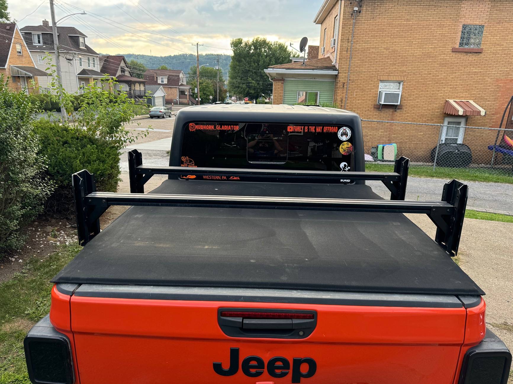 Jeep Gladiator Roll up tonneau and bed rack? IMG_0908