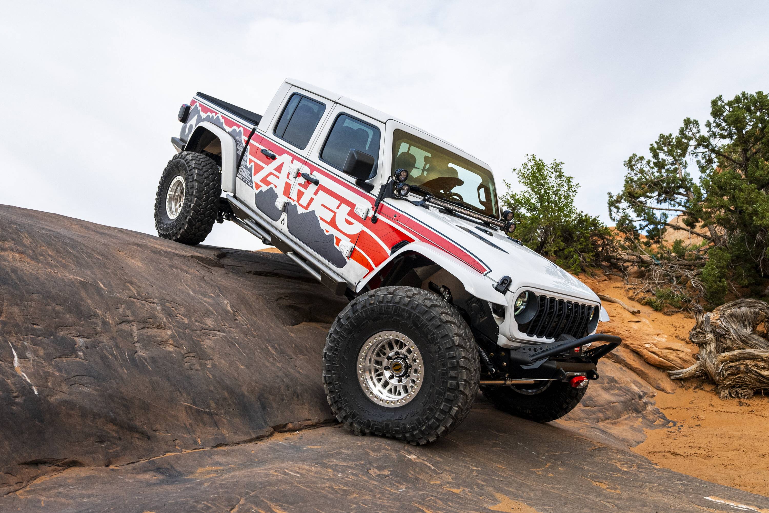 Jeep Gladiator New Rocker Guards from Artec Industries ! JT0400 018.JPG