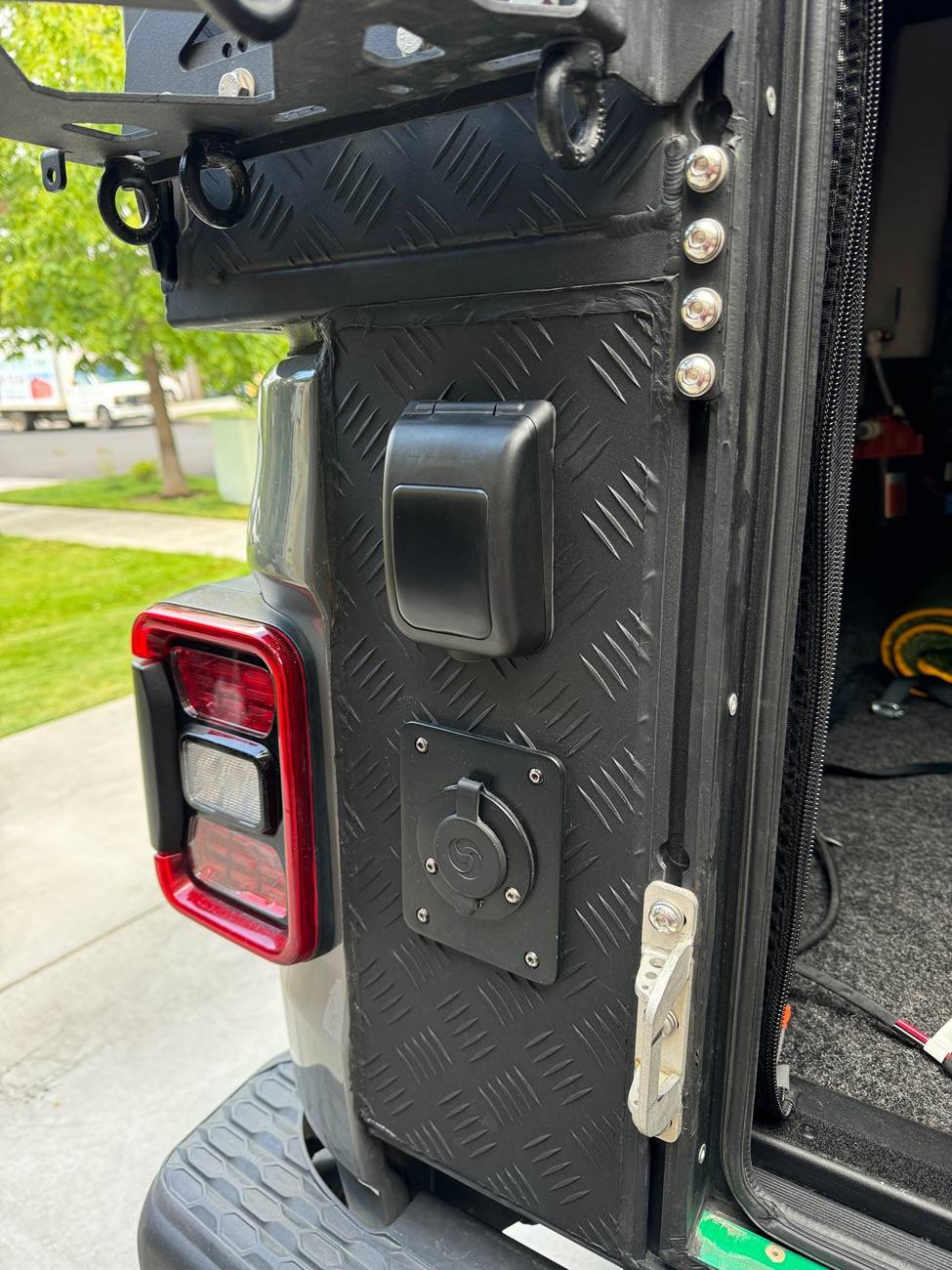 Jeep Gladiator Alu-Cab Canopy Camper Roll Call IMG_4402.JPG