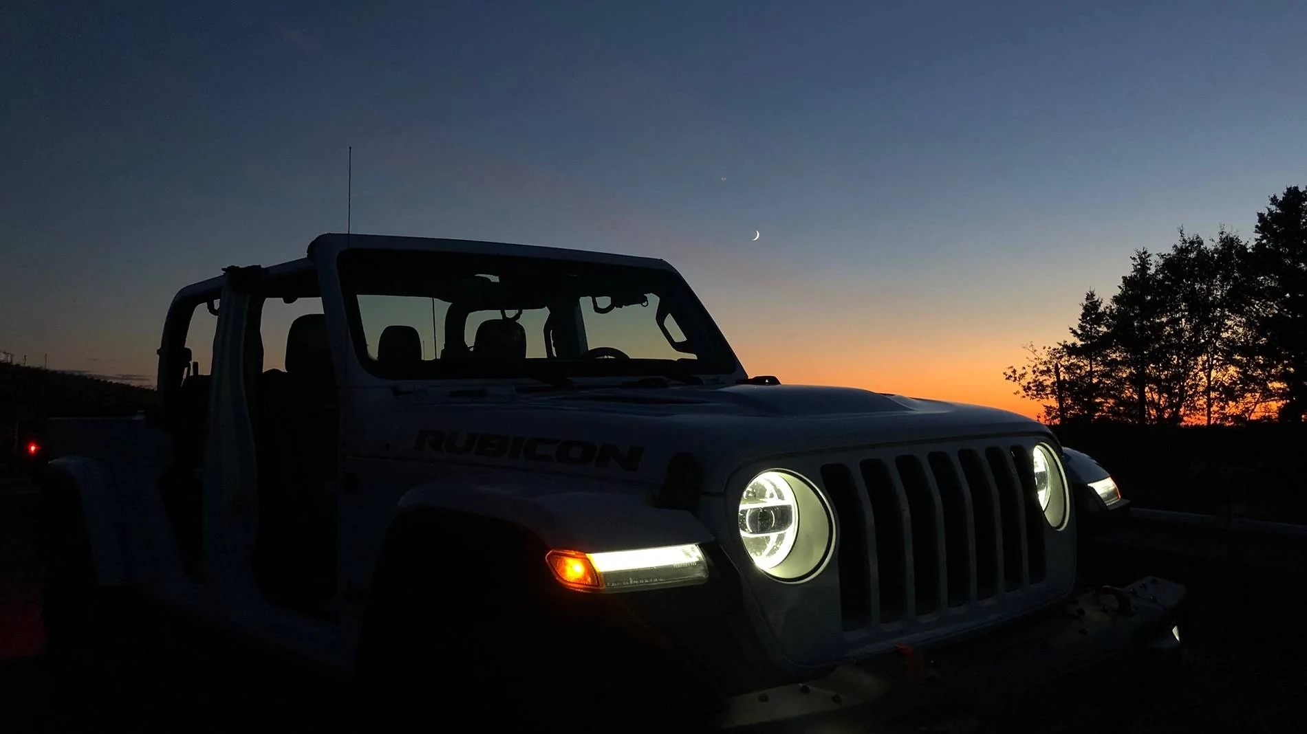 Jeep Gladiator Chase the Stars. Show us your night time shots! IMG_7550