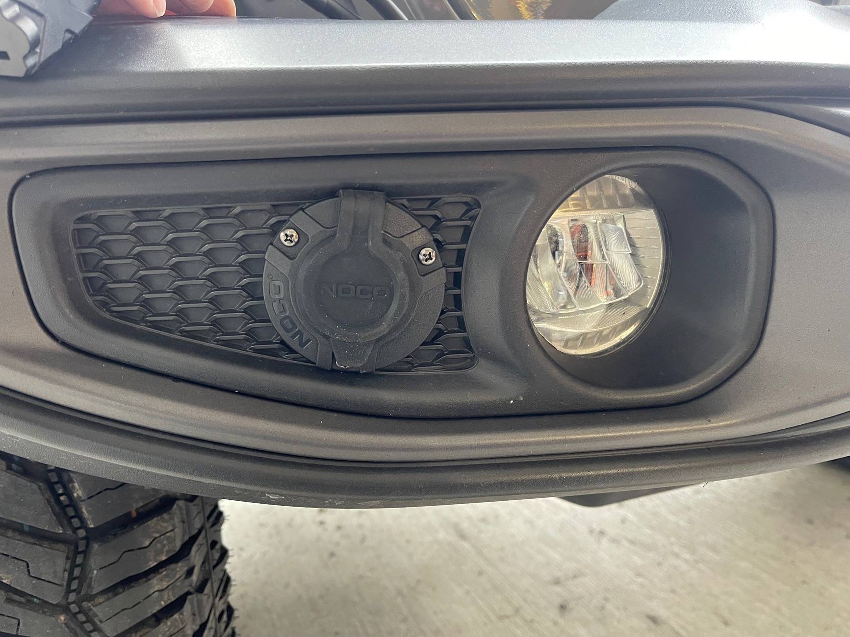 Jeep Gladiator 2023 Gladiator ECO Diesel Jeep Blockheater IMG_2963