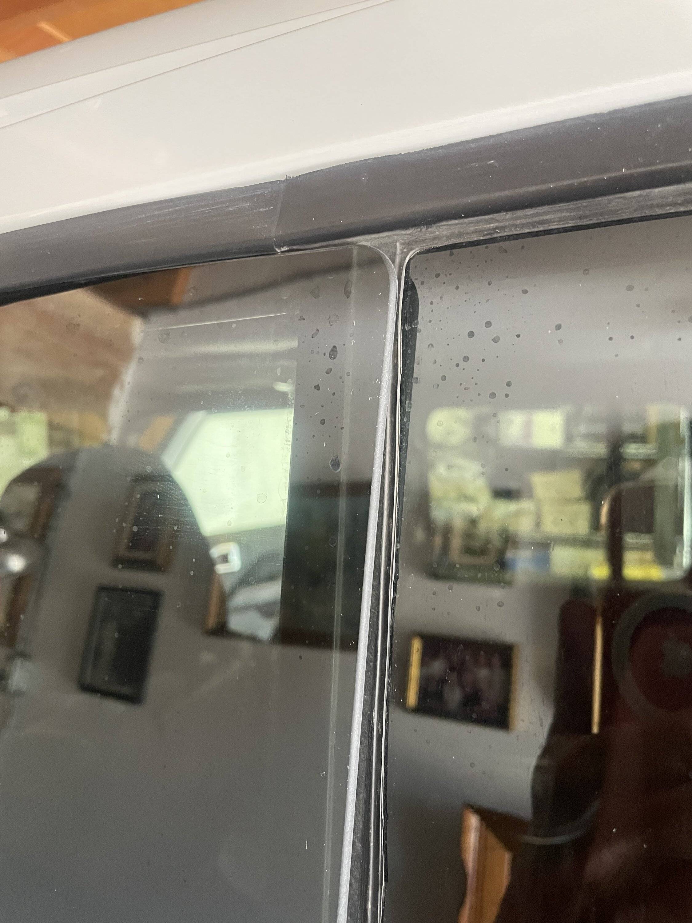 Jeep Gladiator Rear door window glass out of track IMG_7754