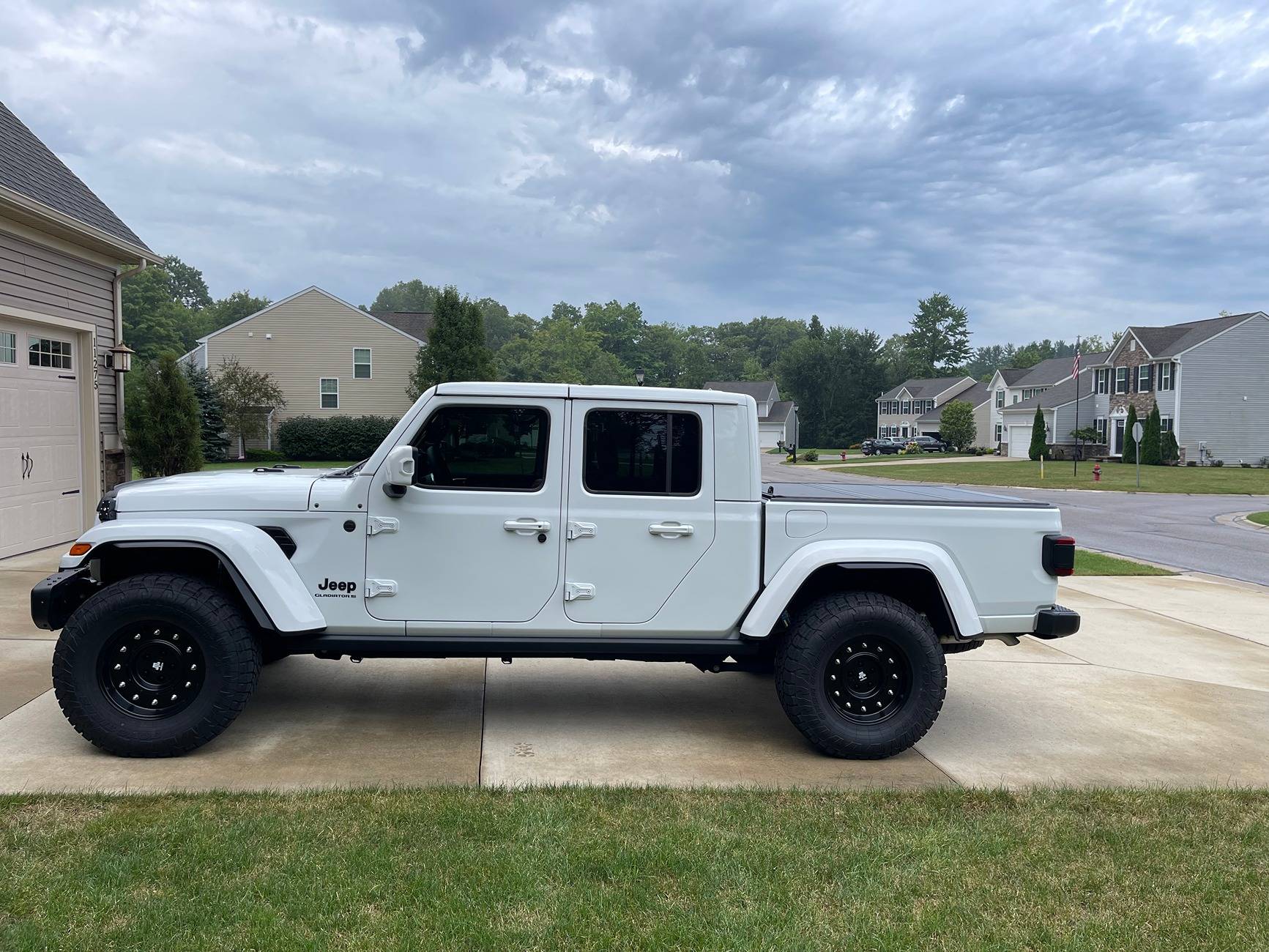 Jeep Gladiator 23 JT High Altitude - White 1725113379925-fv