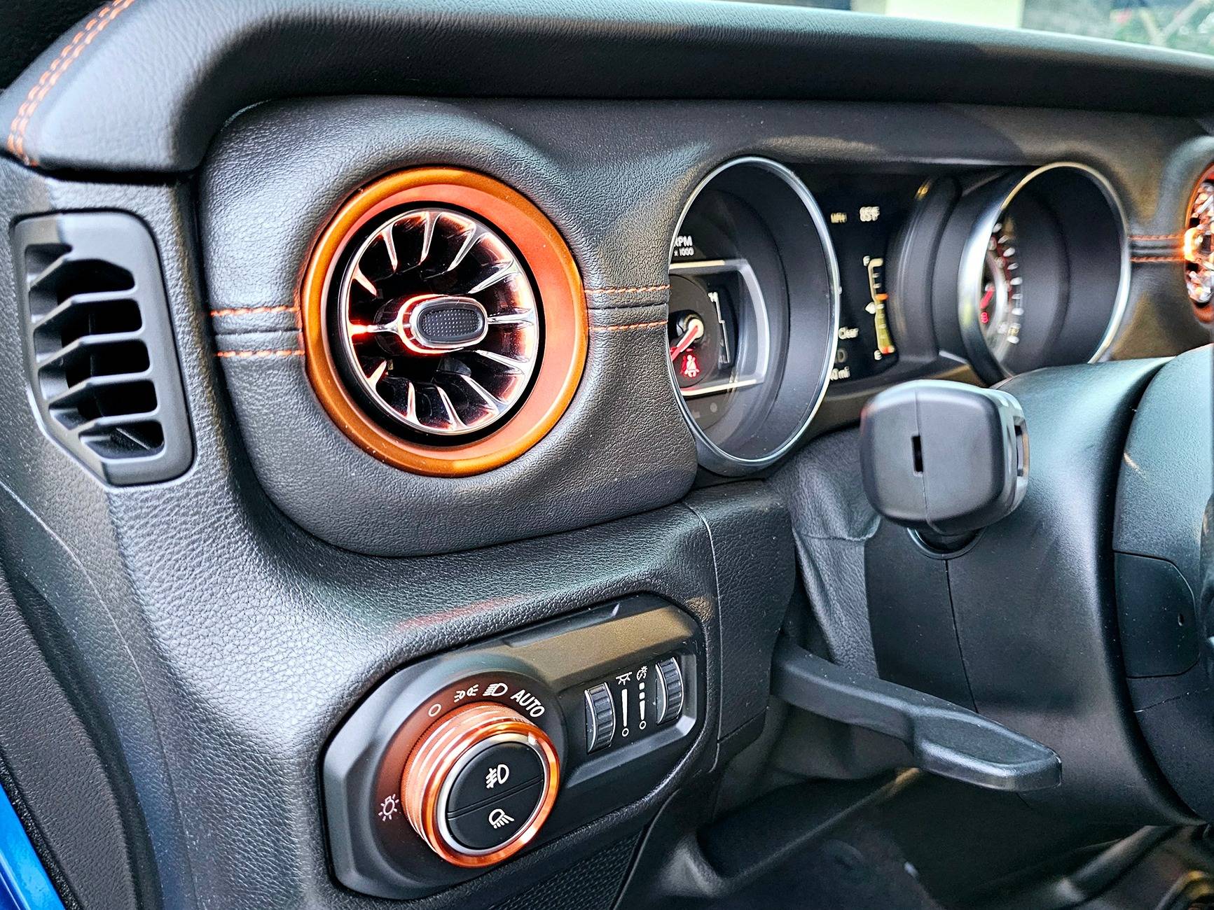 Jeep Gladiator Dash Colors 20240502_194554