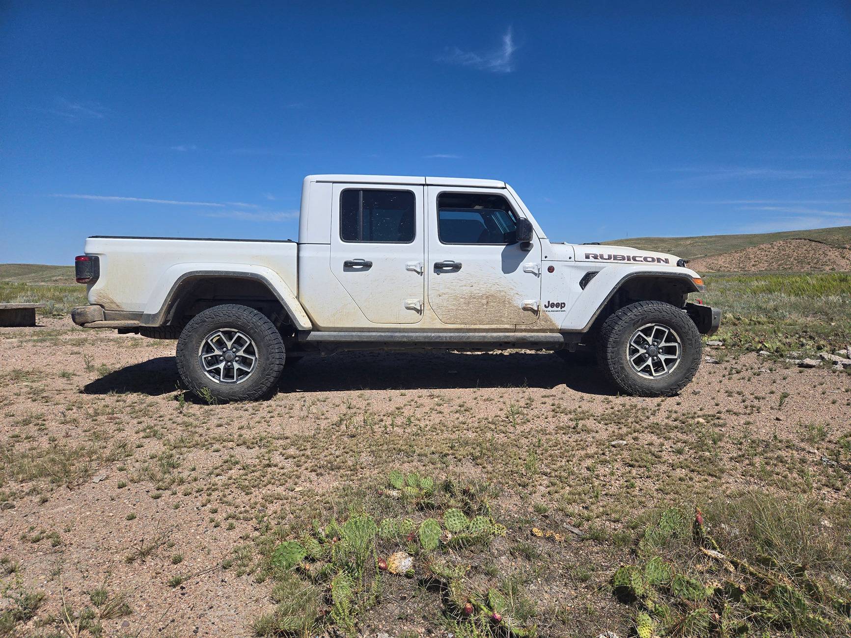 Jeep Gladiator PIC Request 2in lift w/stock tires 20240902_114705