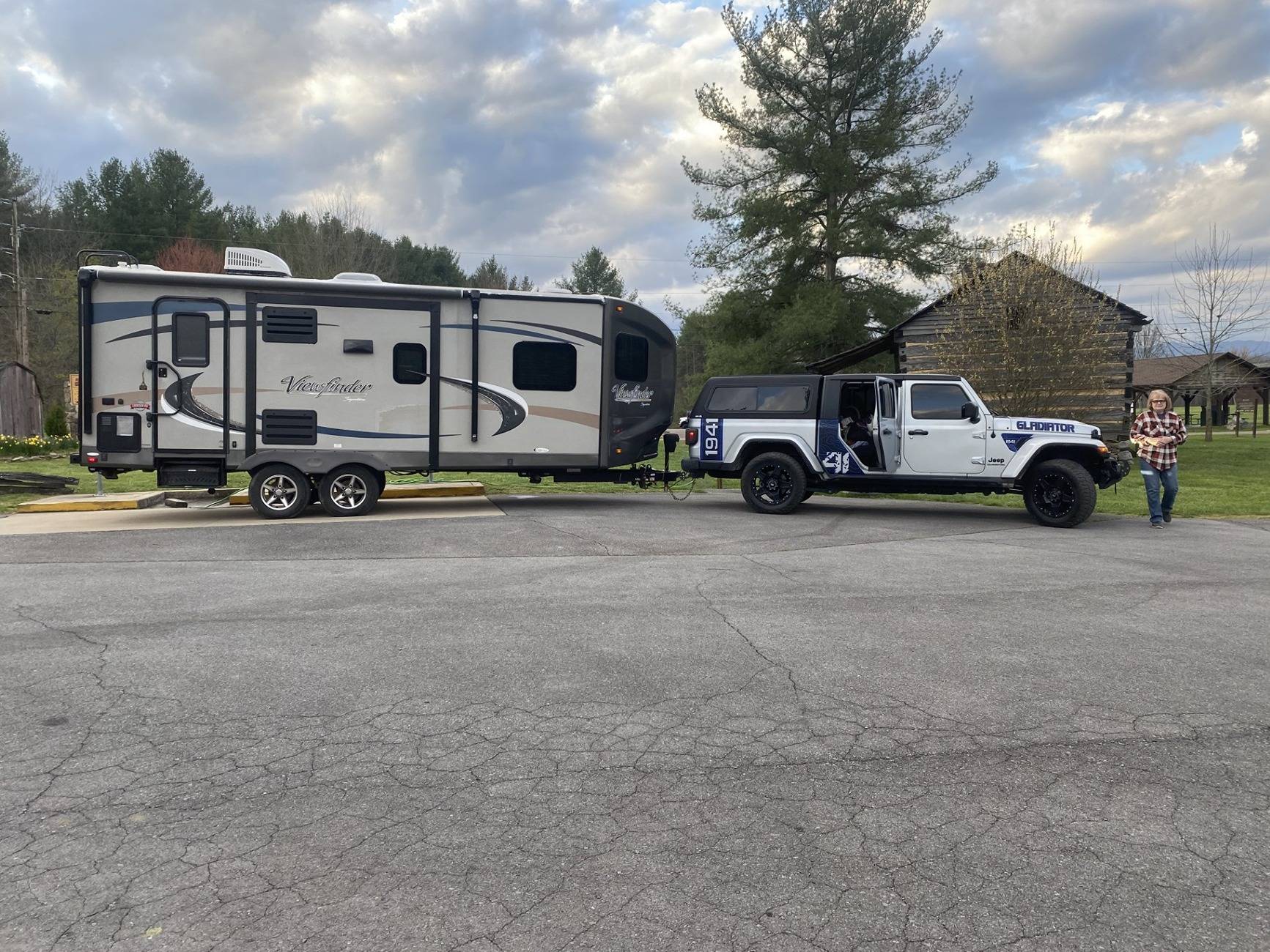 Jeep Gladiator Anyone towing a travel trailer? Glad Cam