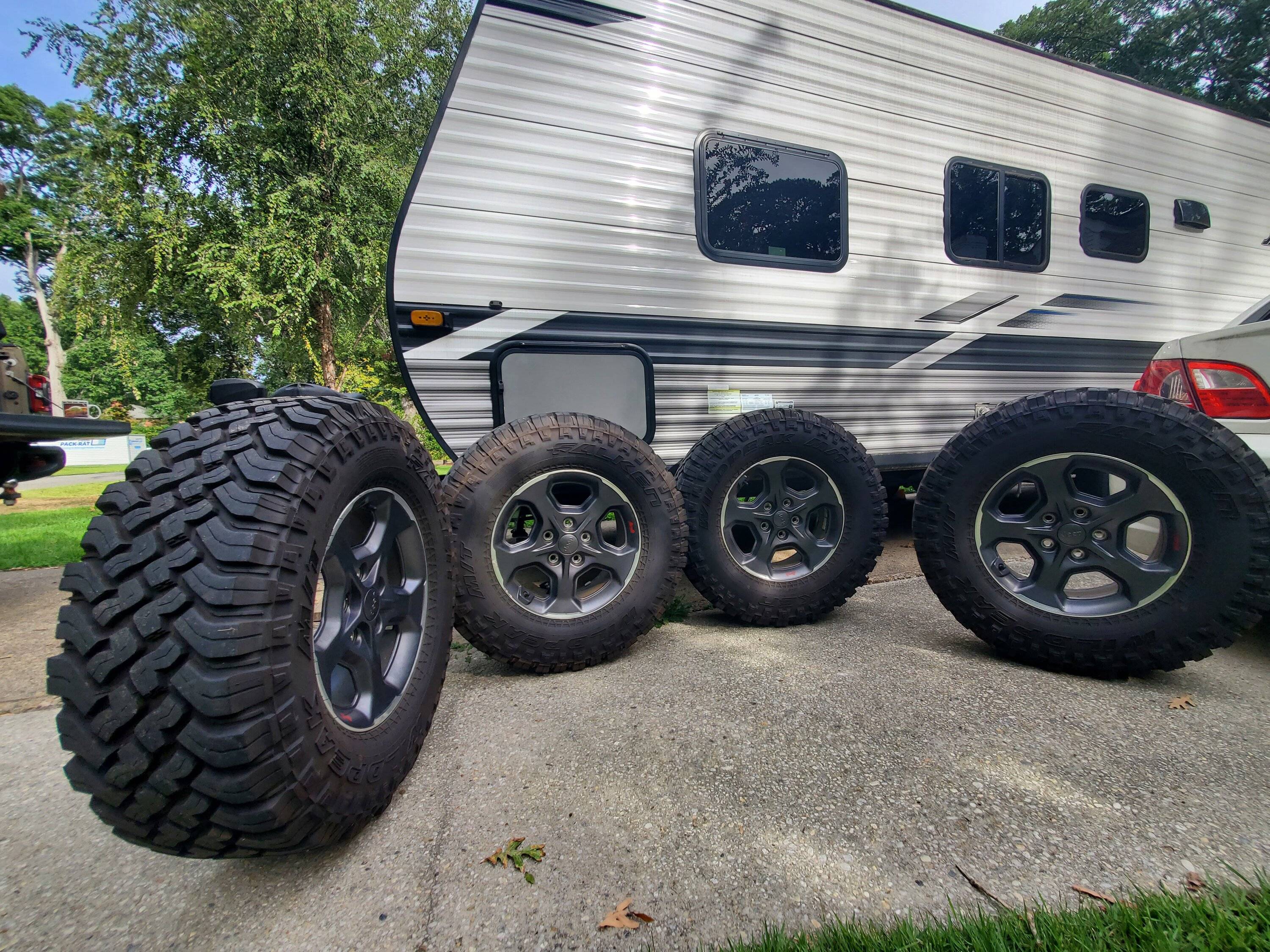 Jeep Gladiator 5 x Wheels and Tires, JTR Takeoff 20240904_094246