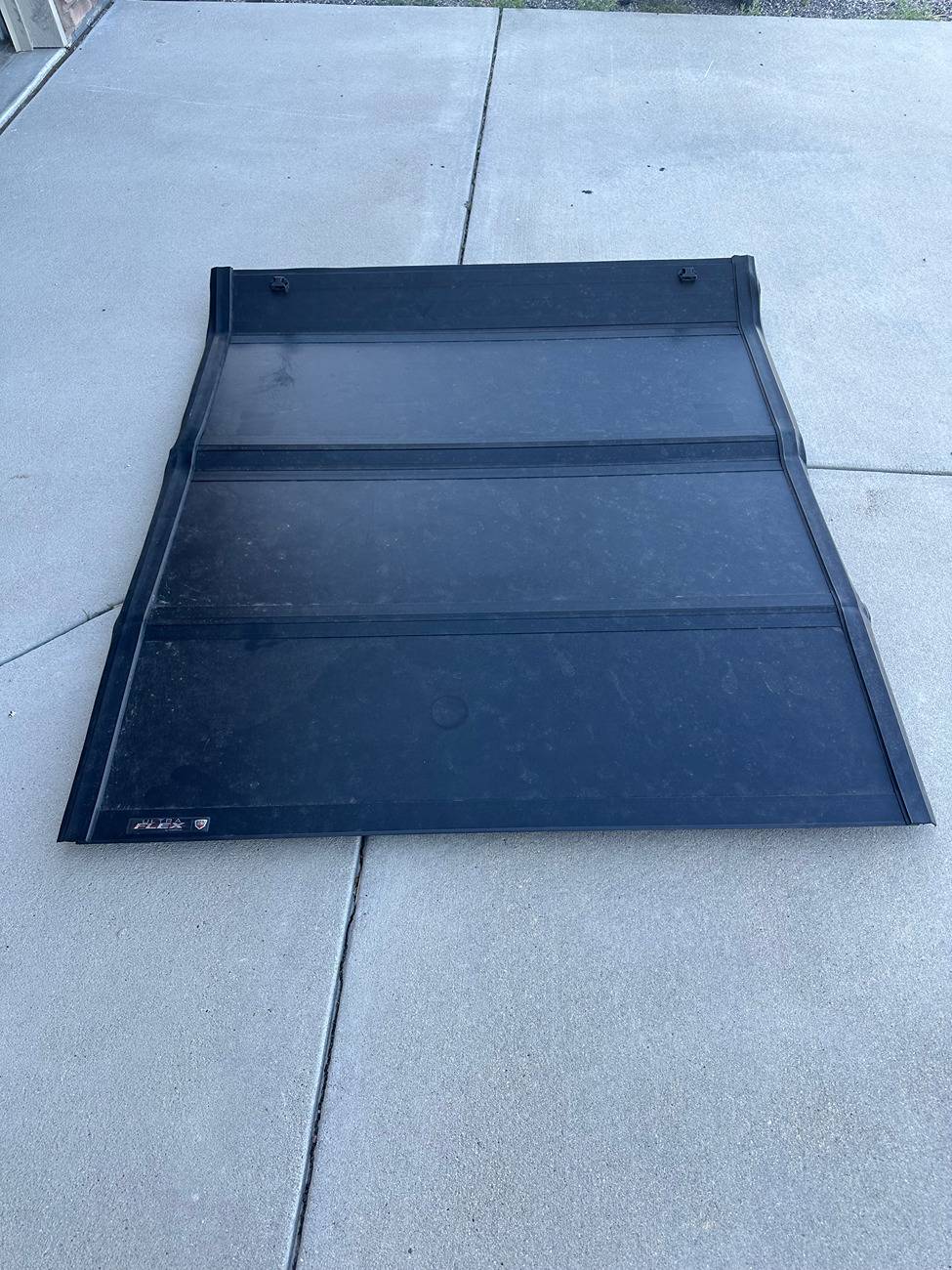 Jeep Gladiator UnderCover Ultra Flex Hard Folding Truck Bed Tonneau Cover IMG_1712