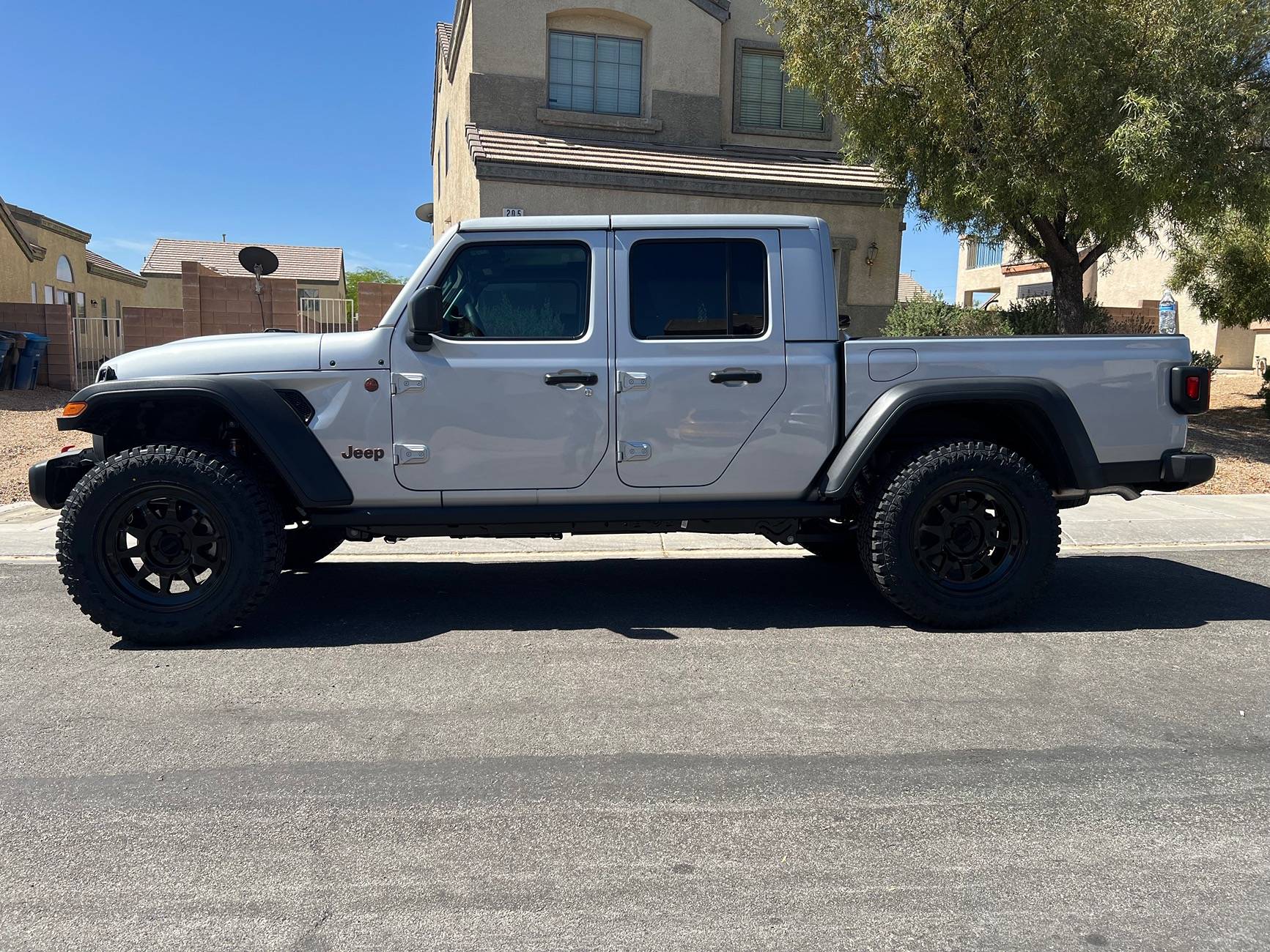 Jeep Gladiator Wheel poke IMG_3384