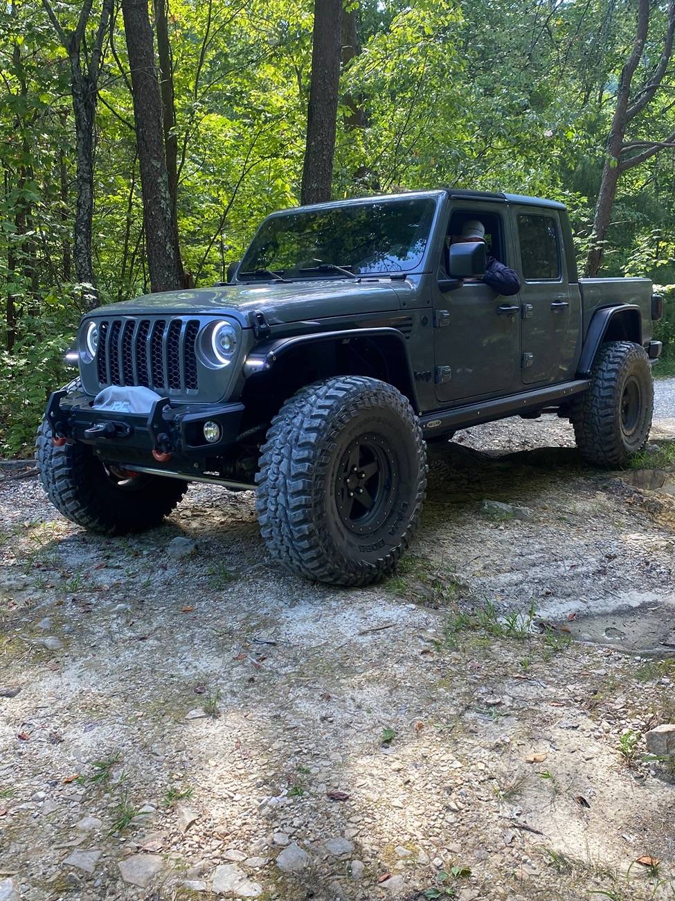 Jeep Gladiator 40"s on a Non-Rubicon/Mojave with -18mm Offset (Pic Request & Fit Info) IMG_8734