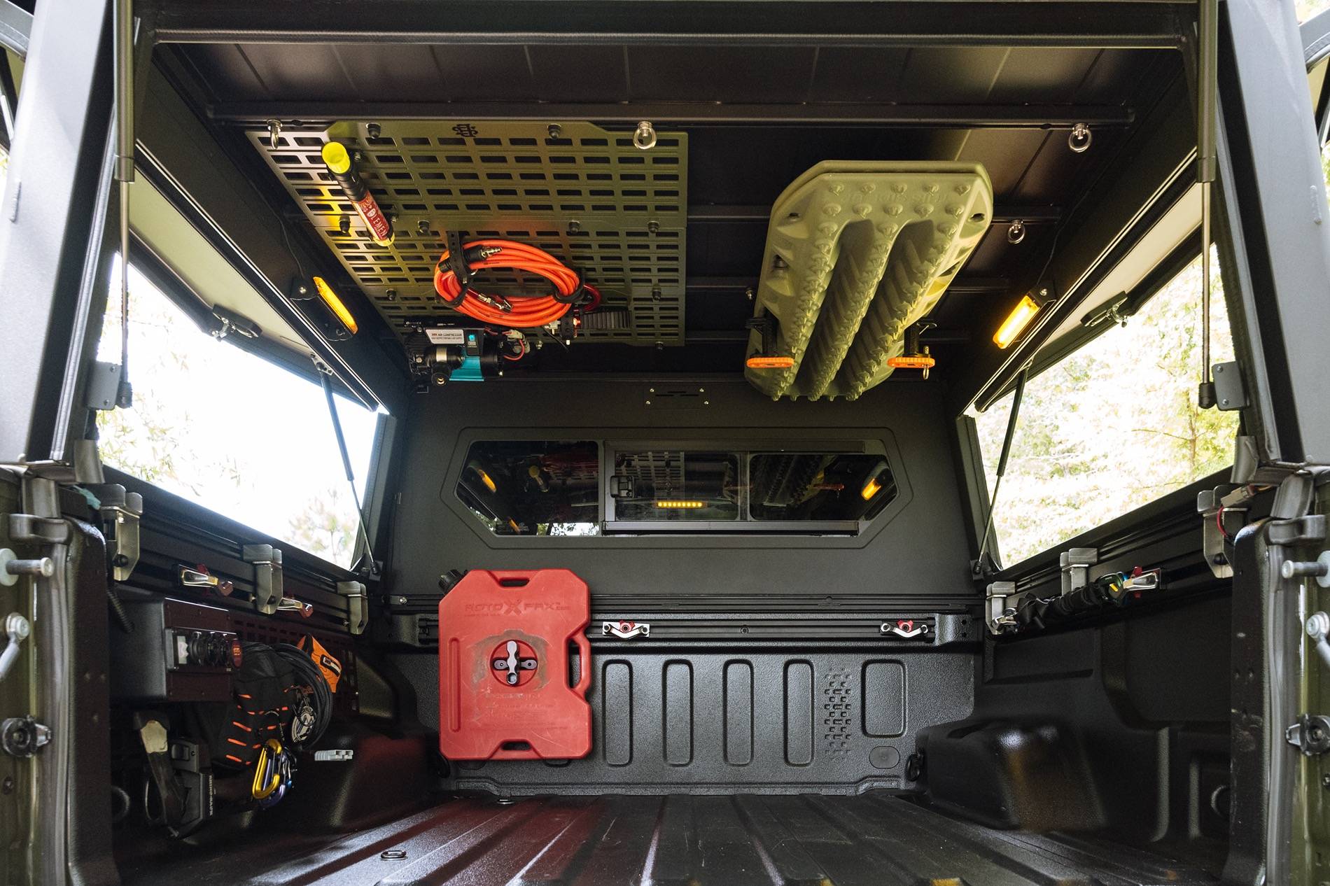 Jeep Gladiator Alu-Cab Contour Canopy Roll Call - not Camper DSC_8932