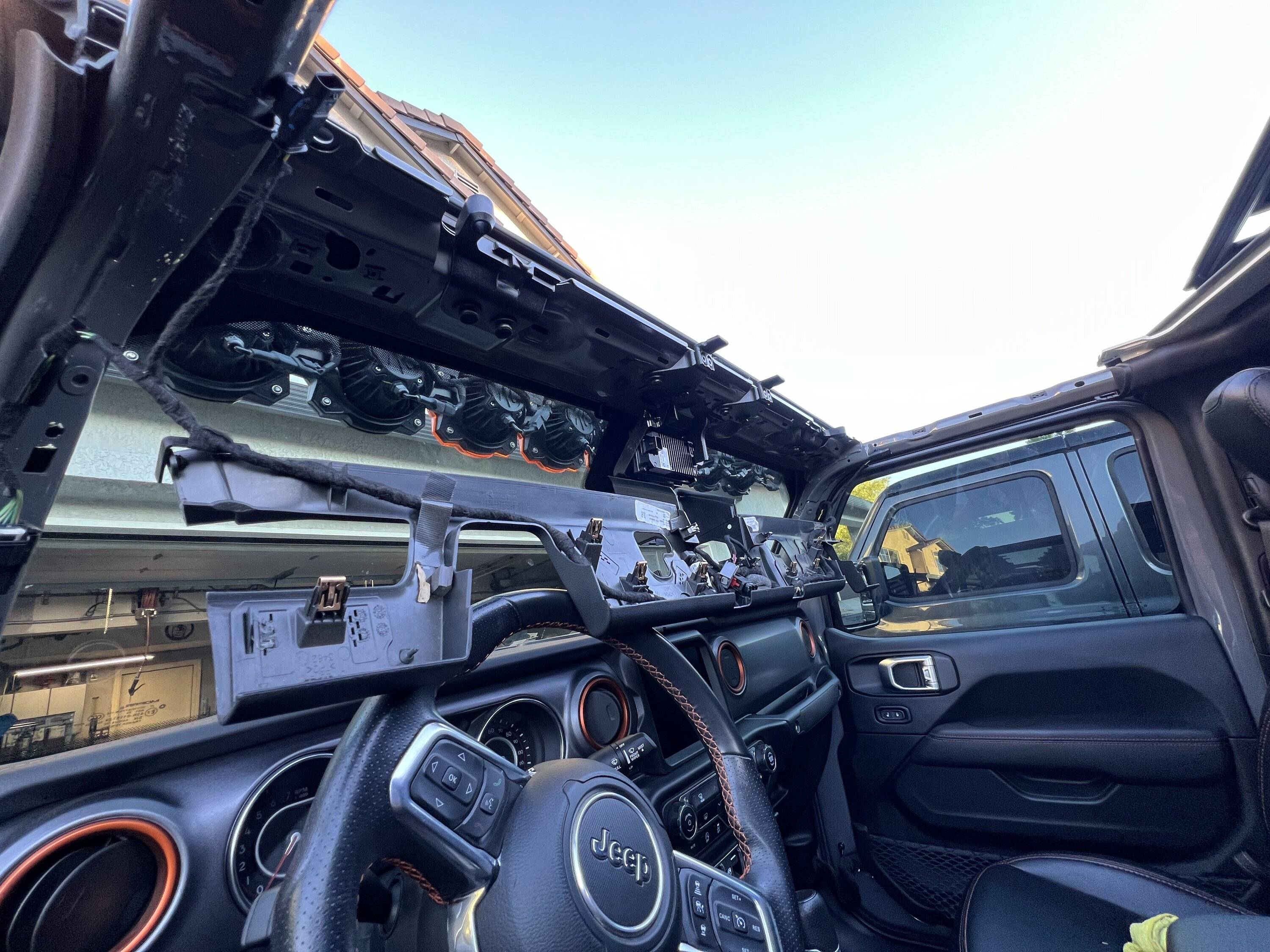 Jeep Gladiator Installed the Wolfbox G930, no visor issues IMG_9634