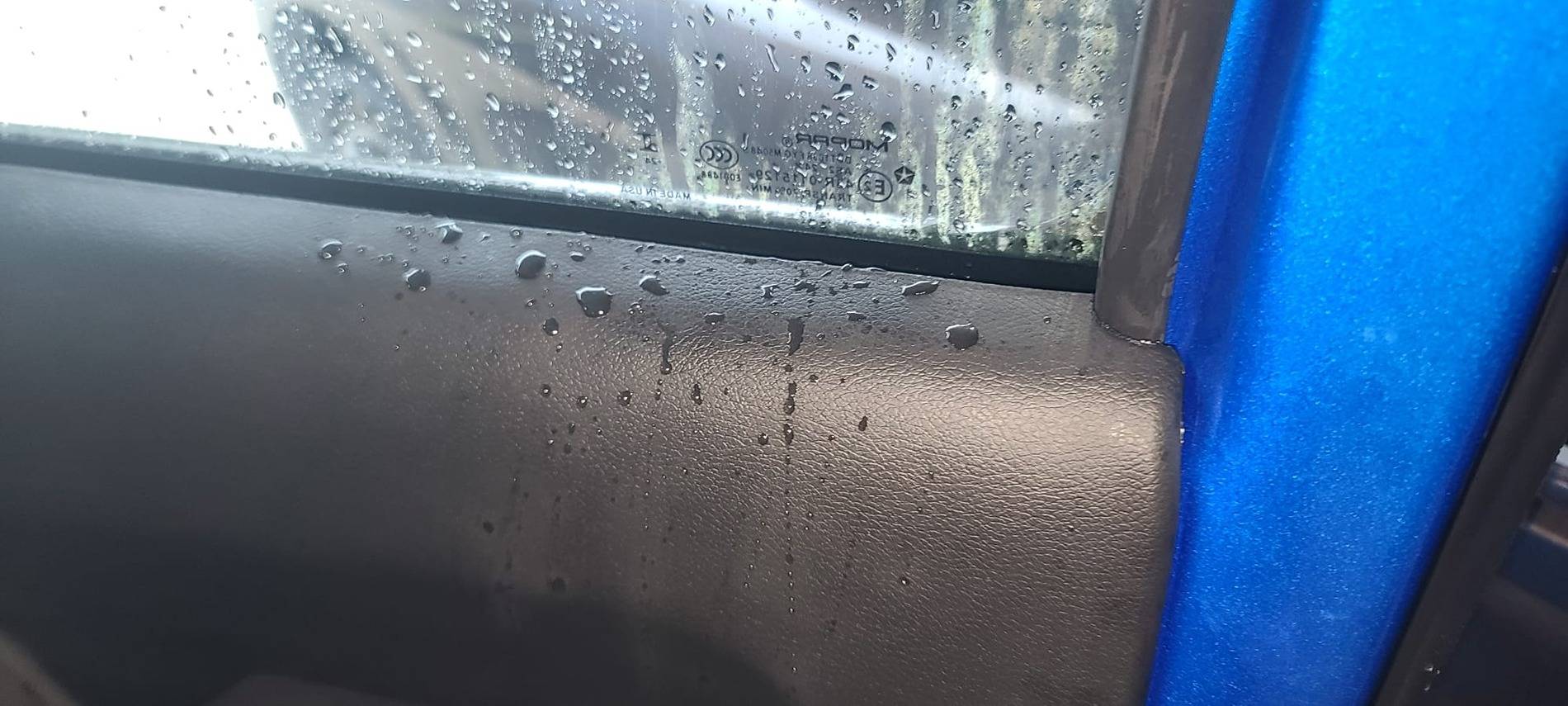 Jeep Gladiator Water leak above passenger door f5ff9ff5-0ba0-4fd8-990b-b4c180dc28d0