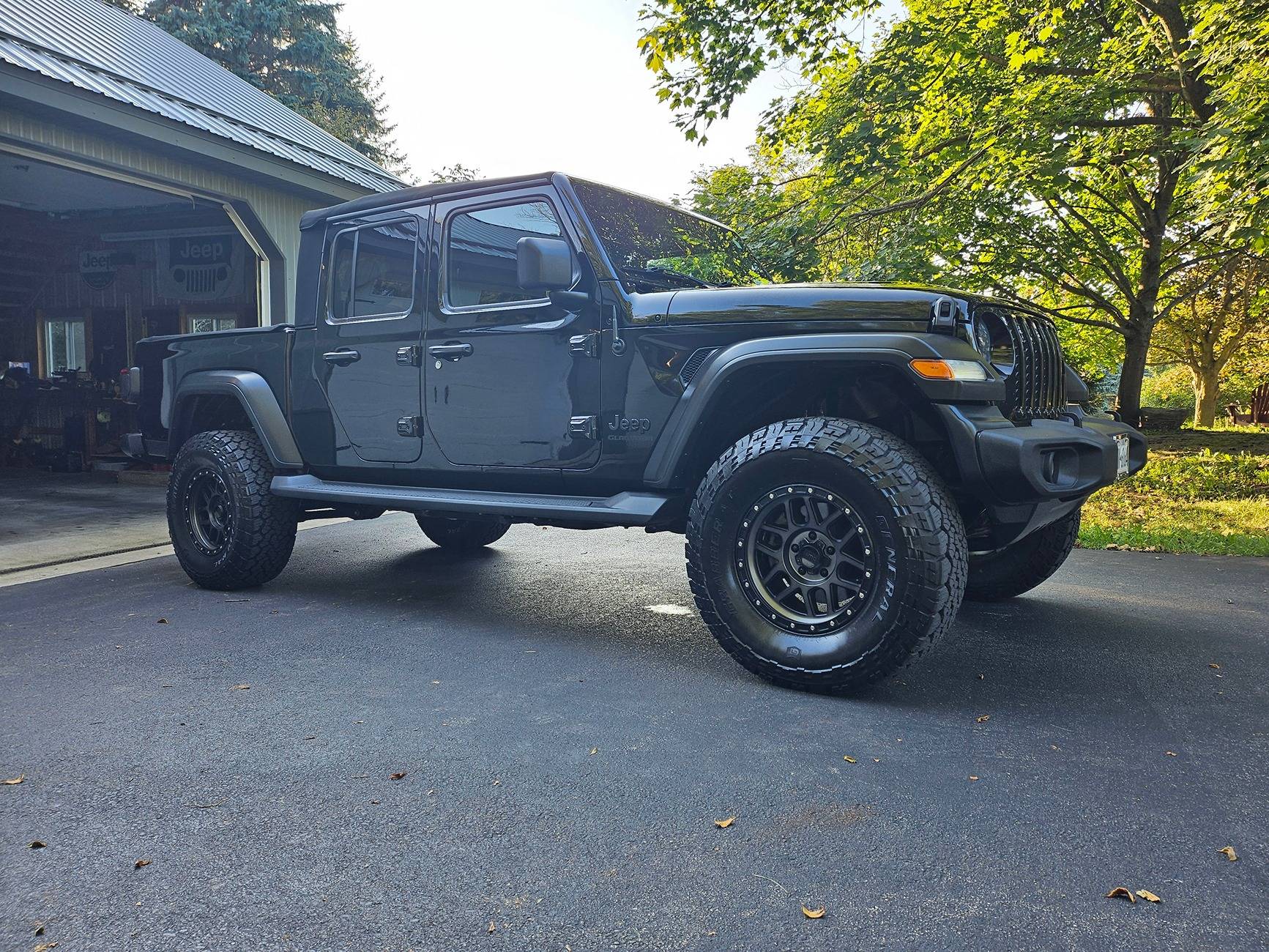 Jeep Gladiator Gladiators on Mopar 2" Lift Kit 2020_JT2