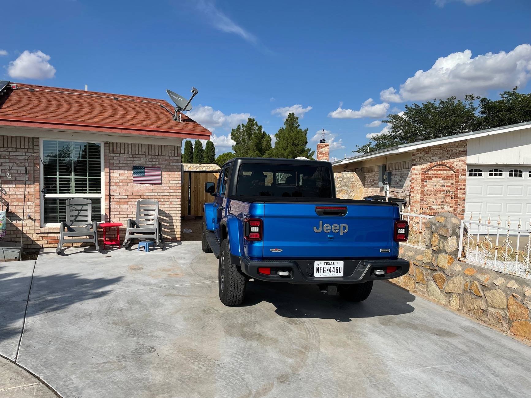 Jeep Gladiator 2 tow-hook rear bumper on a non Rubicon/Mojave trim IMG_3995