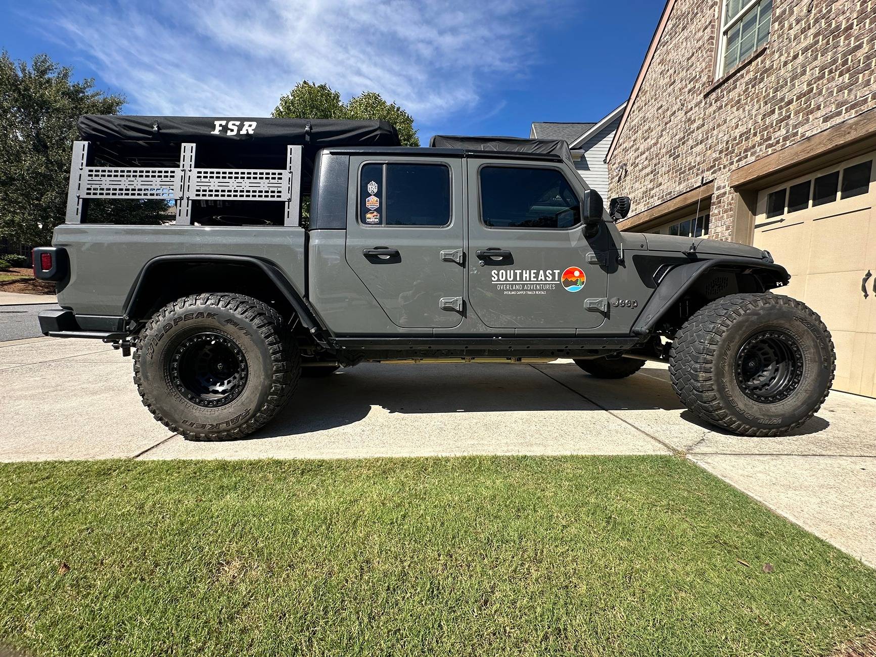Jeep Gladiator 40"s on a Non-Rubicon/Mojave with -18mm Offset (Pic Request & Fit Info) IMG_0398