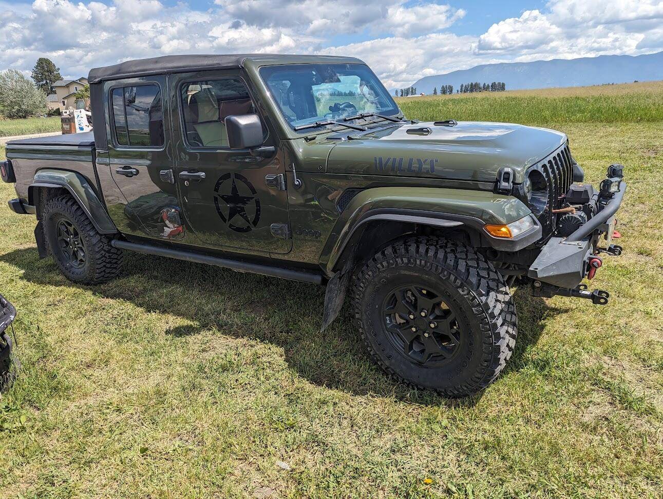 Jeep Gladiator i'll be the first 315/70r17 on a STOCK Willys 1726166272804-jz