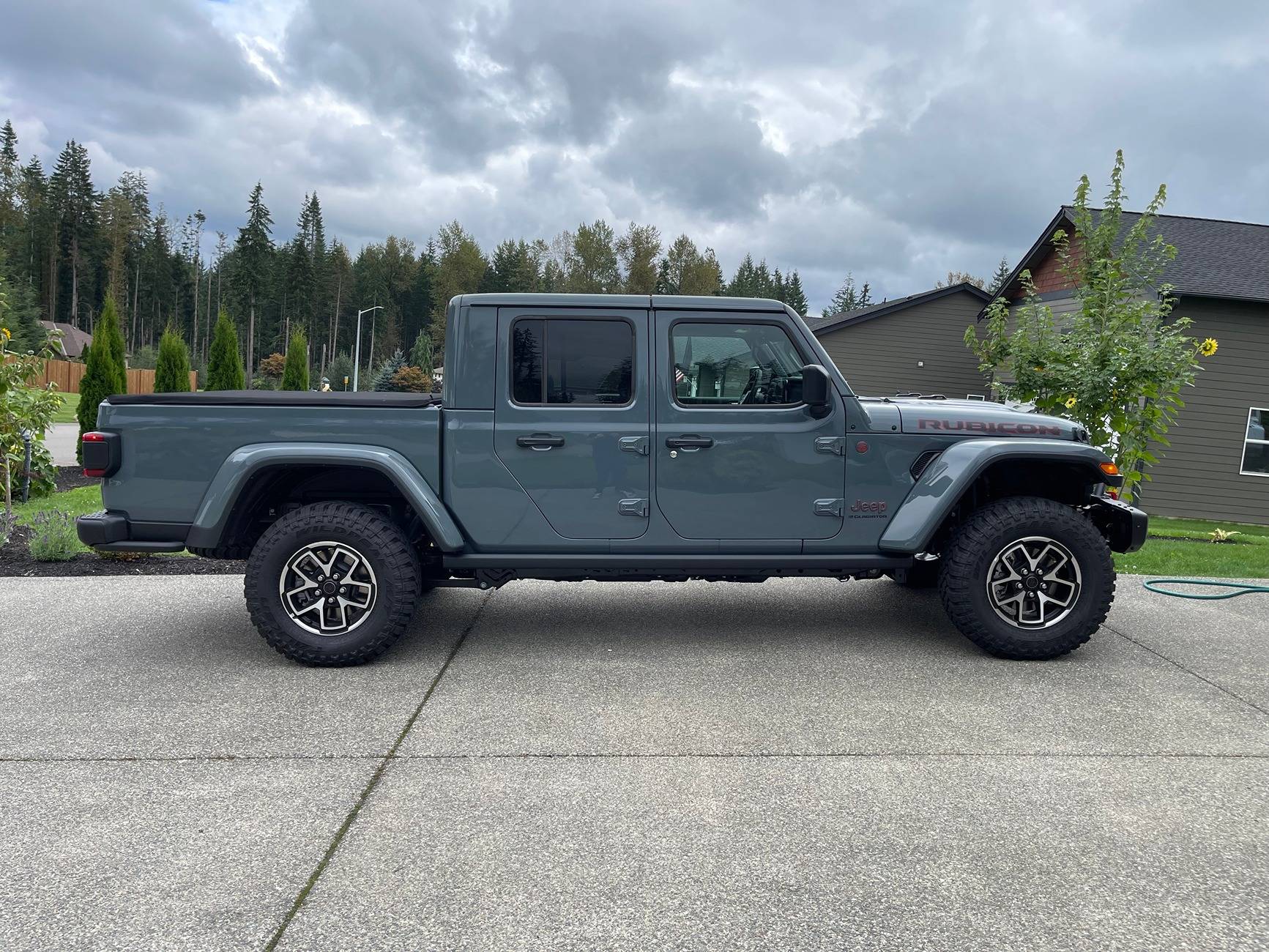 Jeep Gladiator Mickey Thompson Baja Boss AT 255/85/17 (35" Pizza Cutters). IMG_4792