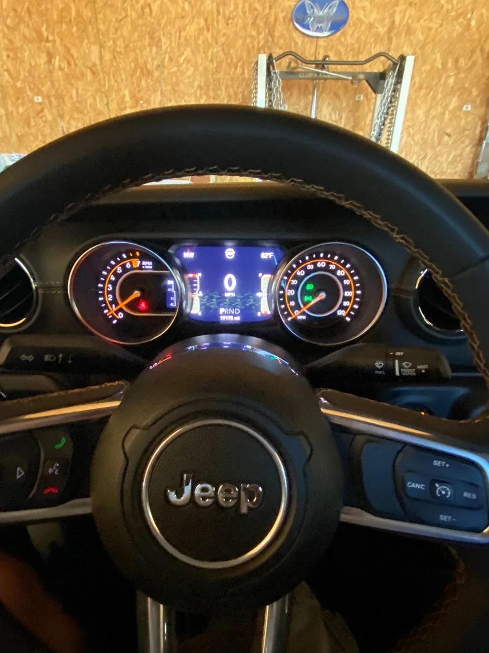 Jeep Gladiator 2023 Gladiator cluster screen - is this normal? IMG_7621