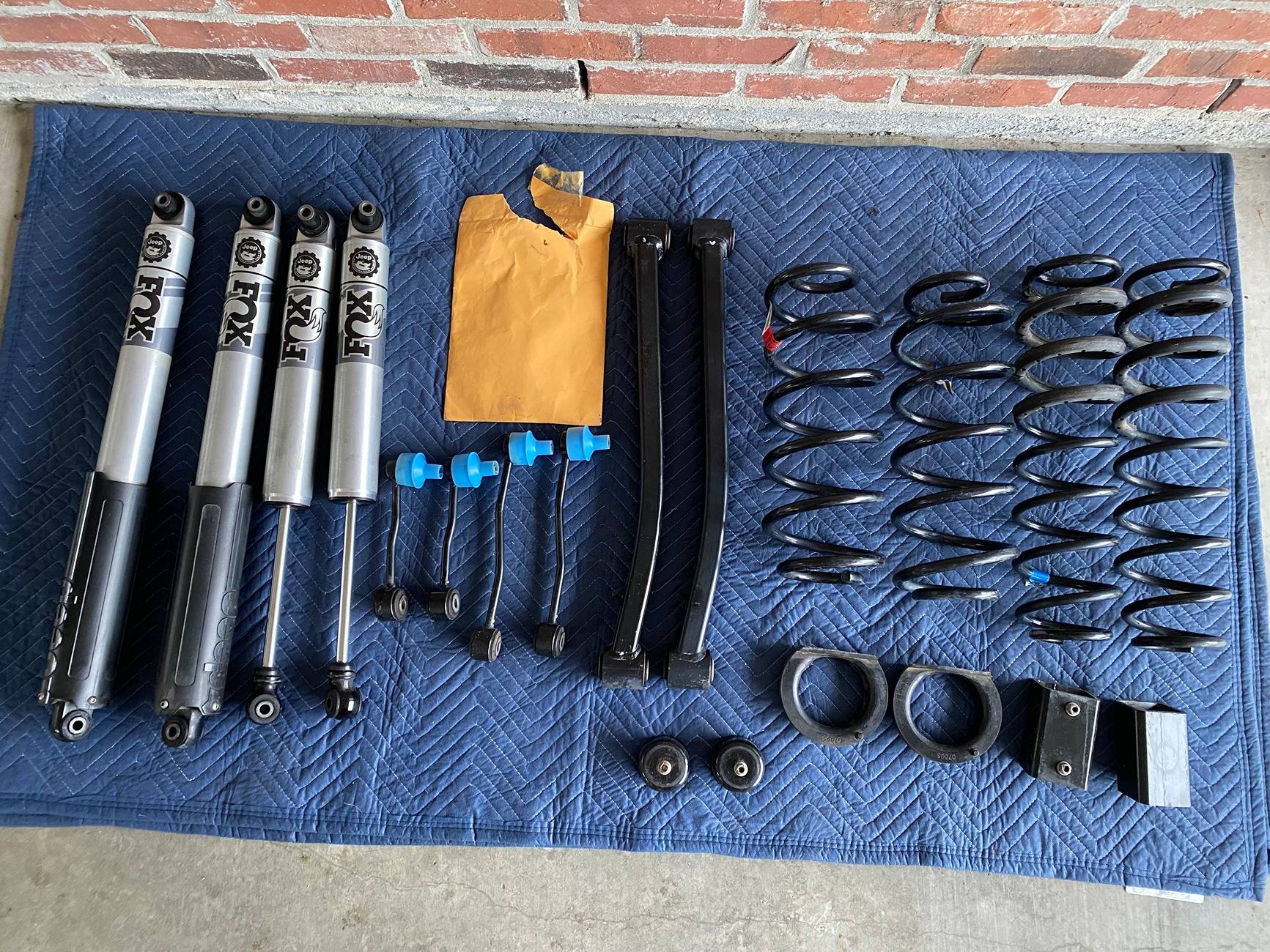Jeep Gladiator Jeep Wrangler JL Mopar lift Lift-1