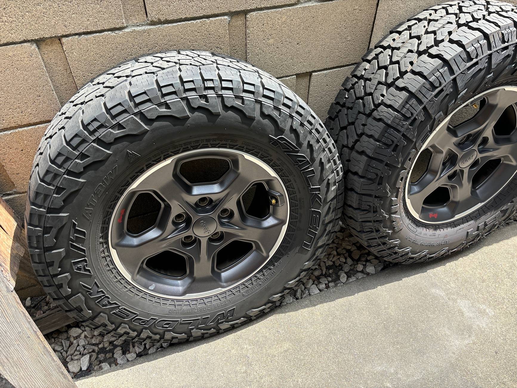 Jeep Gladiator Rubicon take off wheels and tires IMG_1993
