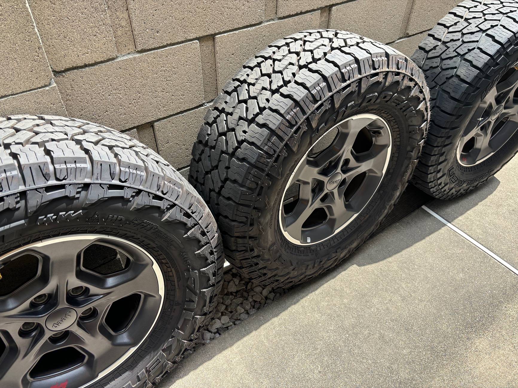 Jeep Gladiator Rubicon take off wheels and tires IMG_1994