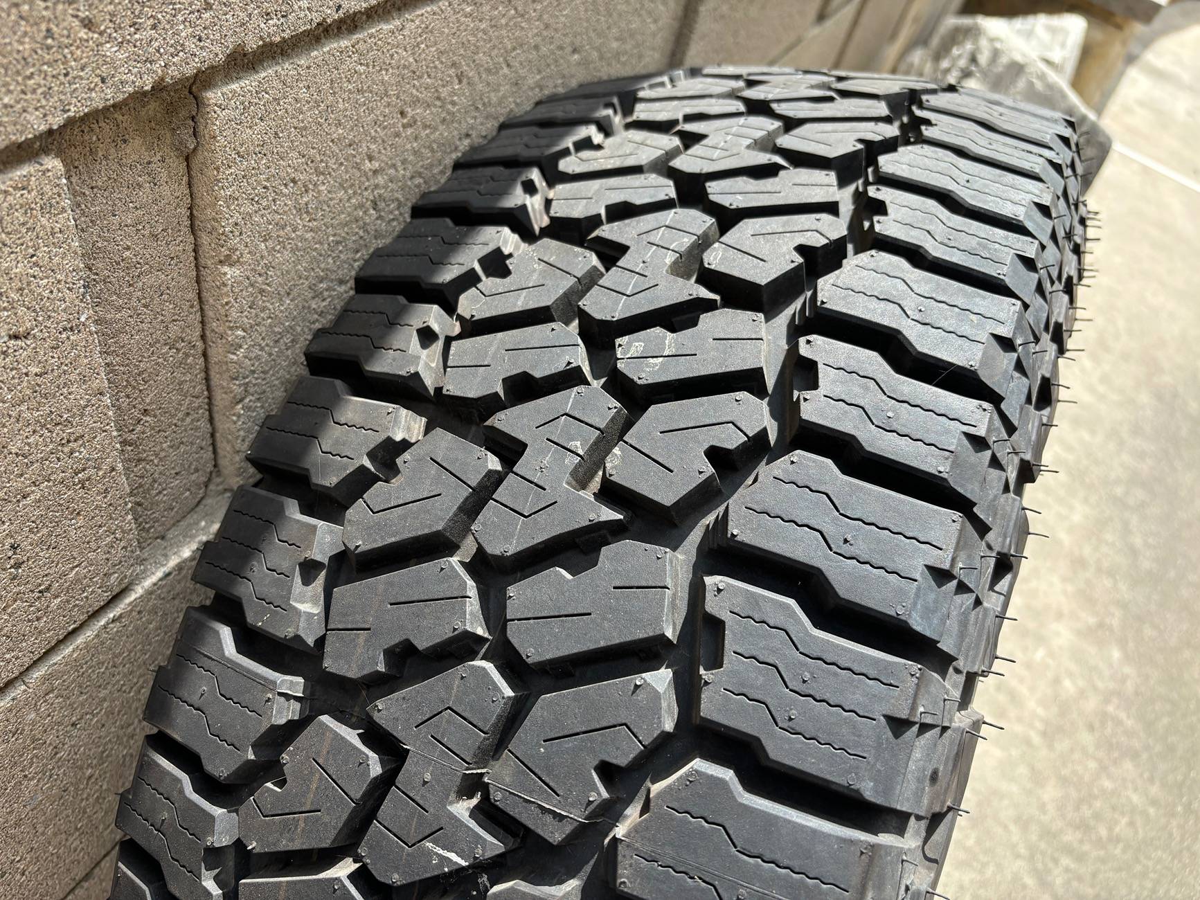 Jeep Gladiator Rubicon take off wheels and tires IMG_1997