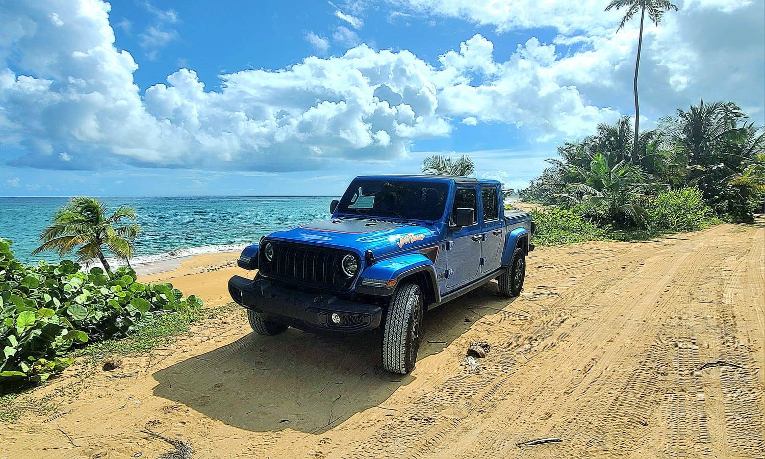 Jeep Gladiator At the beach a91f6bd4-c1c1-4f1b-a6f2-3ae64c3bafe7