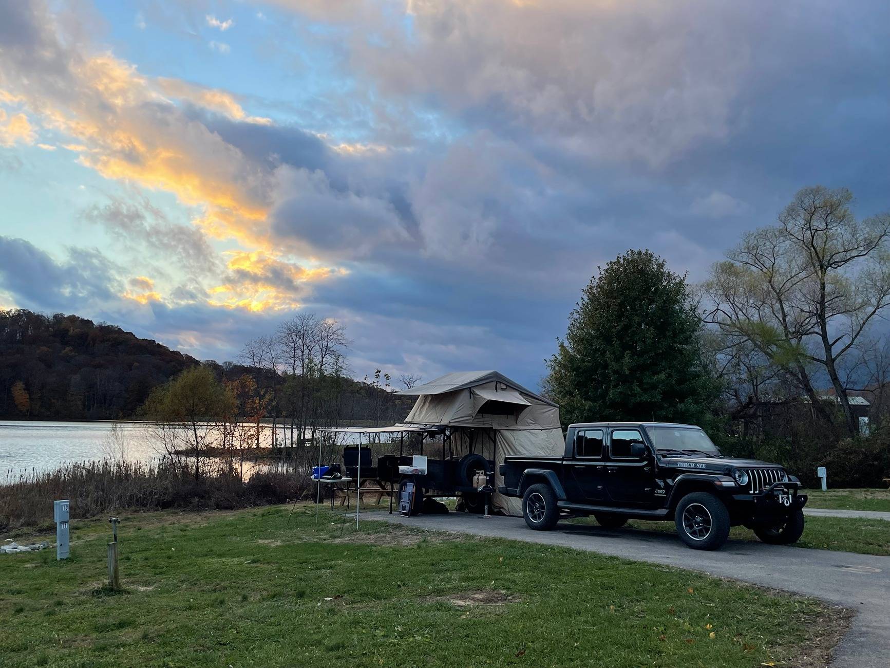 Jeep Gladiator Show us what camper / trailer / RV you're towing with your JT IMG_2109