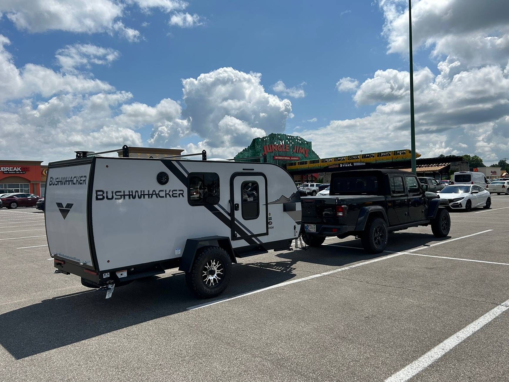 Jeep Gladiator Show us what camper / trailer / RV you're towing with your JT IMG_5431