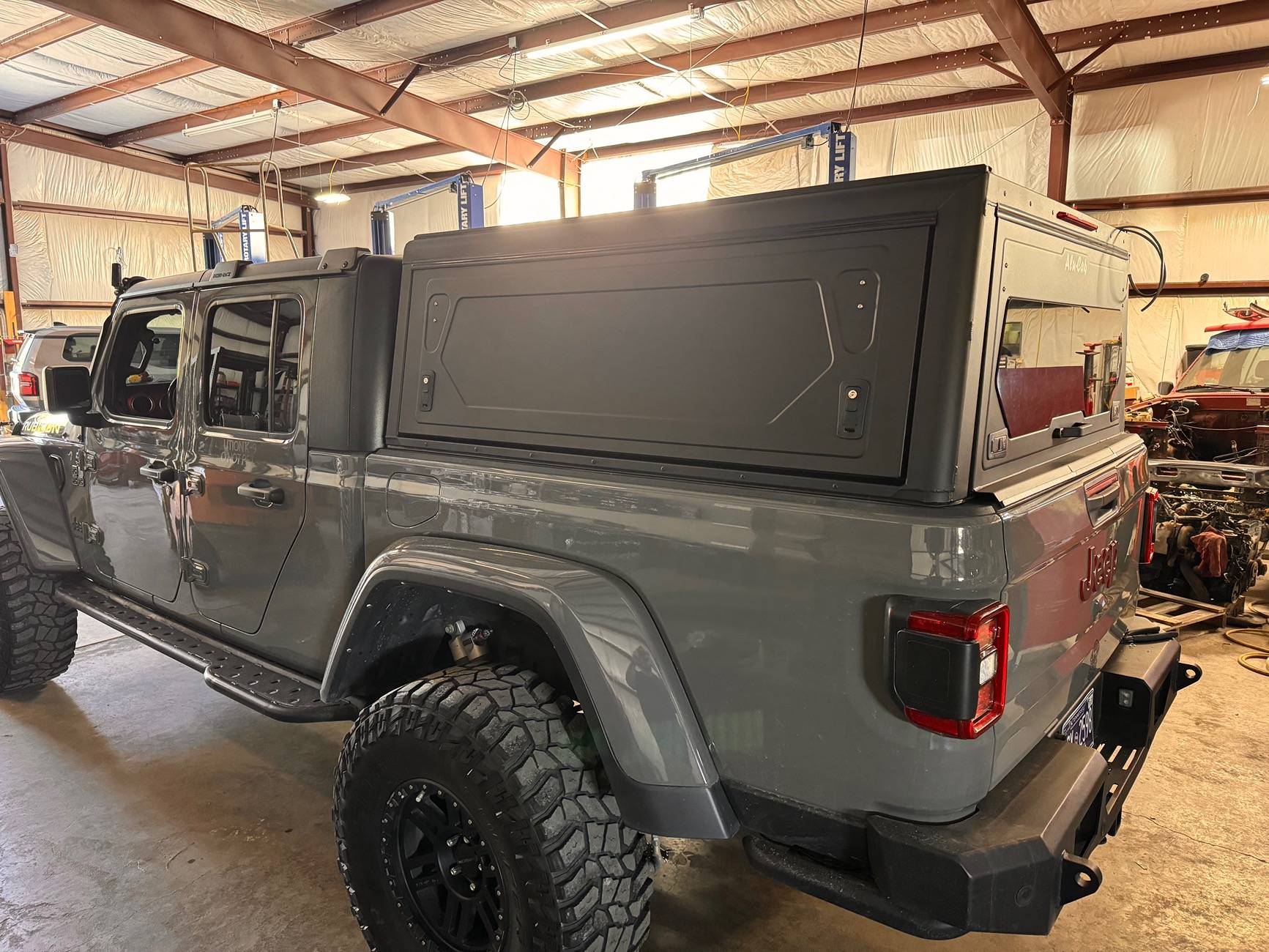 Jeep Gladiator Alu-Cab Contour Canopy Roll Call - not Camper IMG_1353