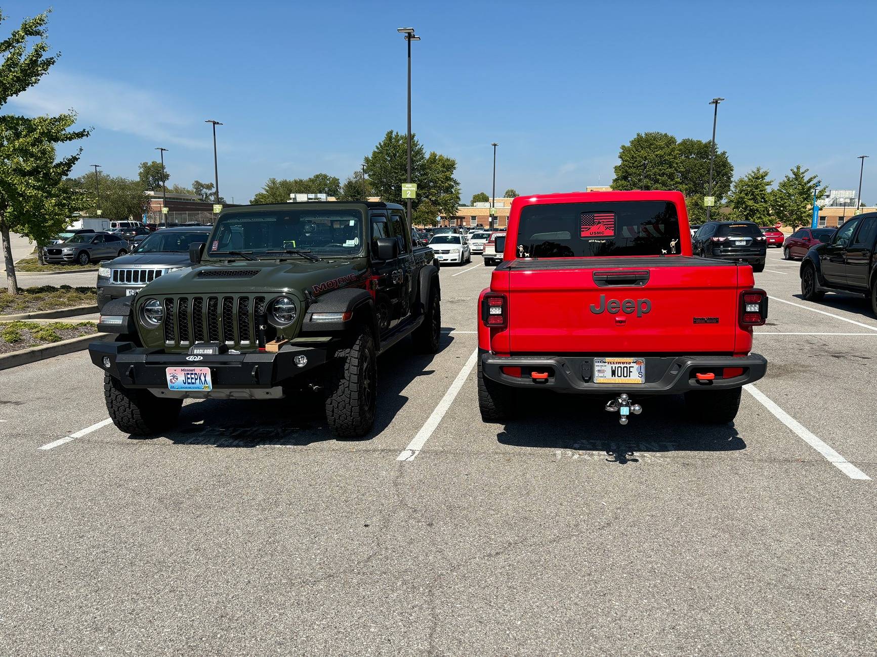 Jeep Gladiator Jeeps Parking Next To Jeeps IMG_1261.JPG