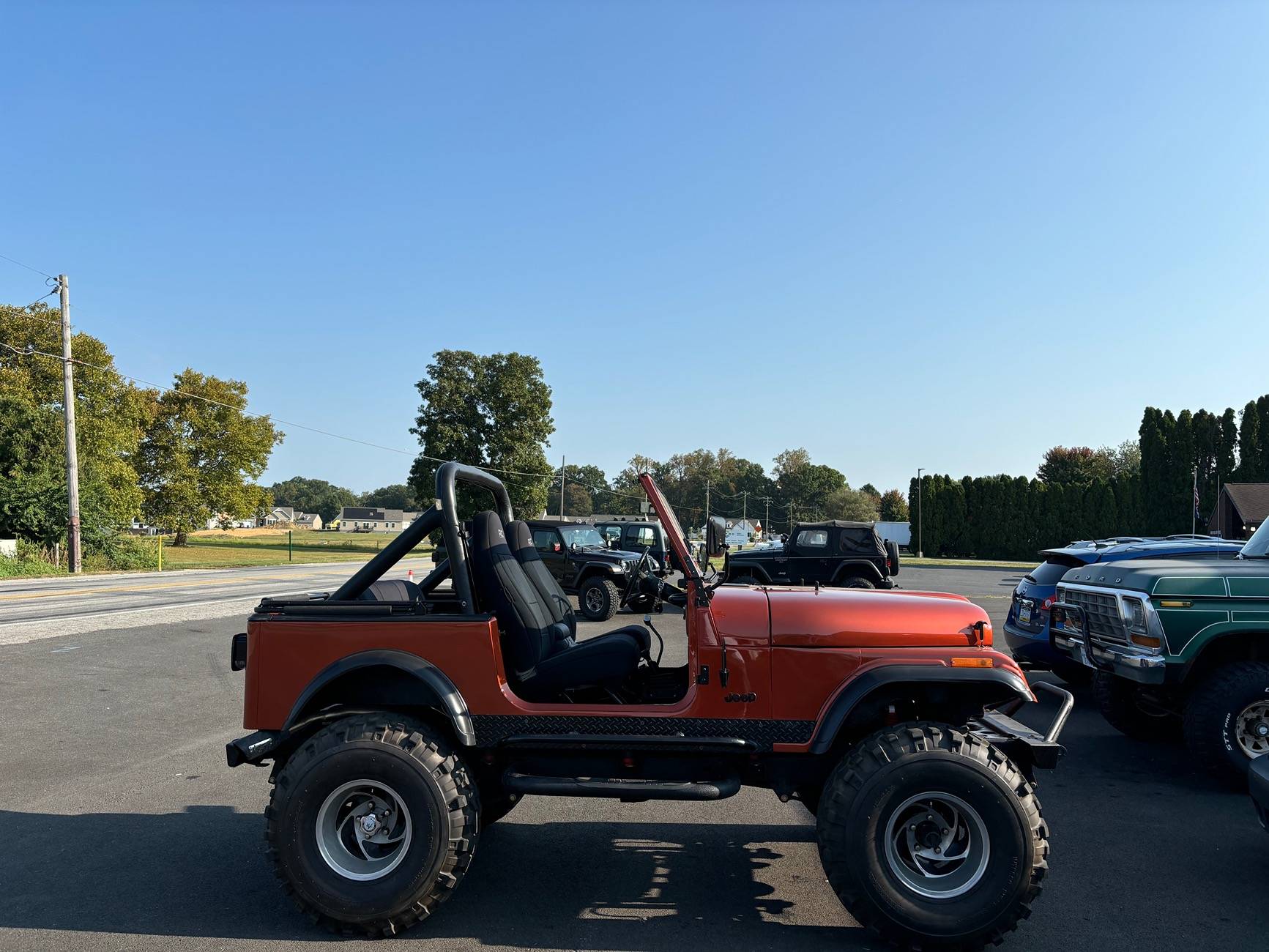 Jeep Gladiator Jeeps Parking Next To Jeeps IMG_1323